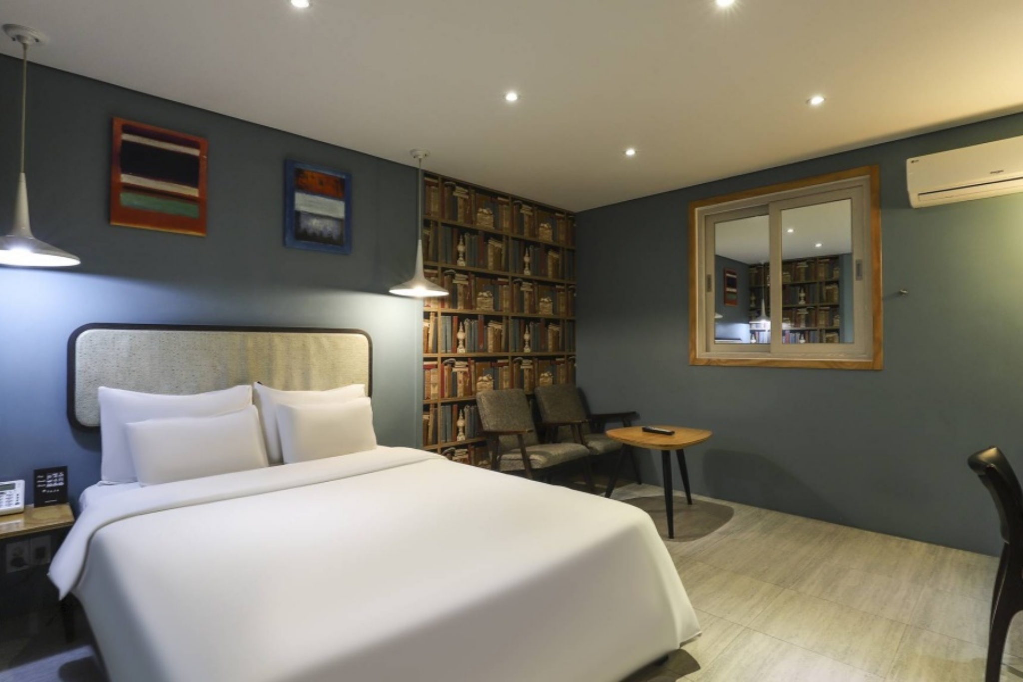 room detail thumbnail 1