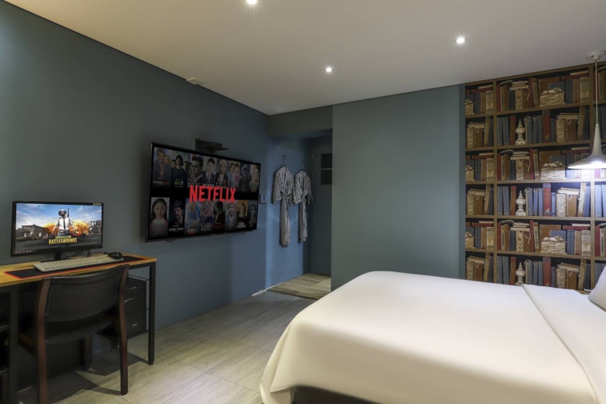 room detail thumbnail 2