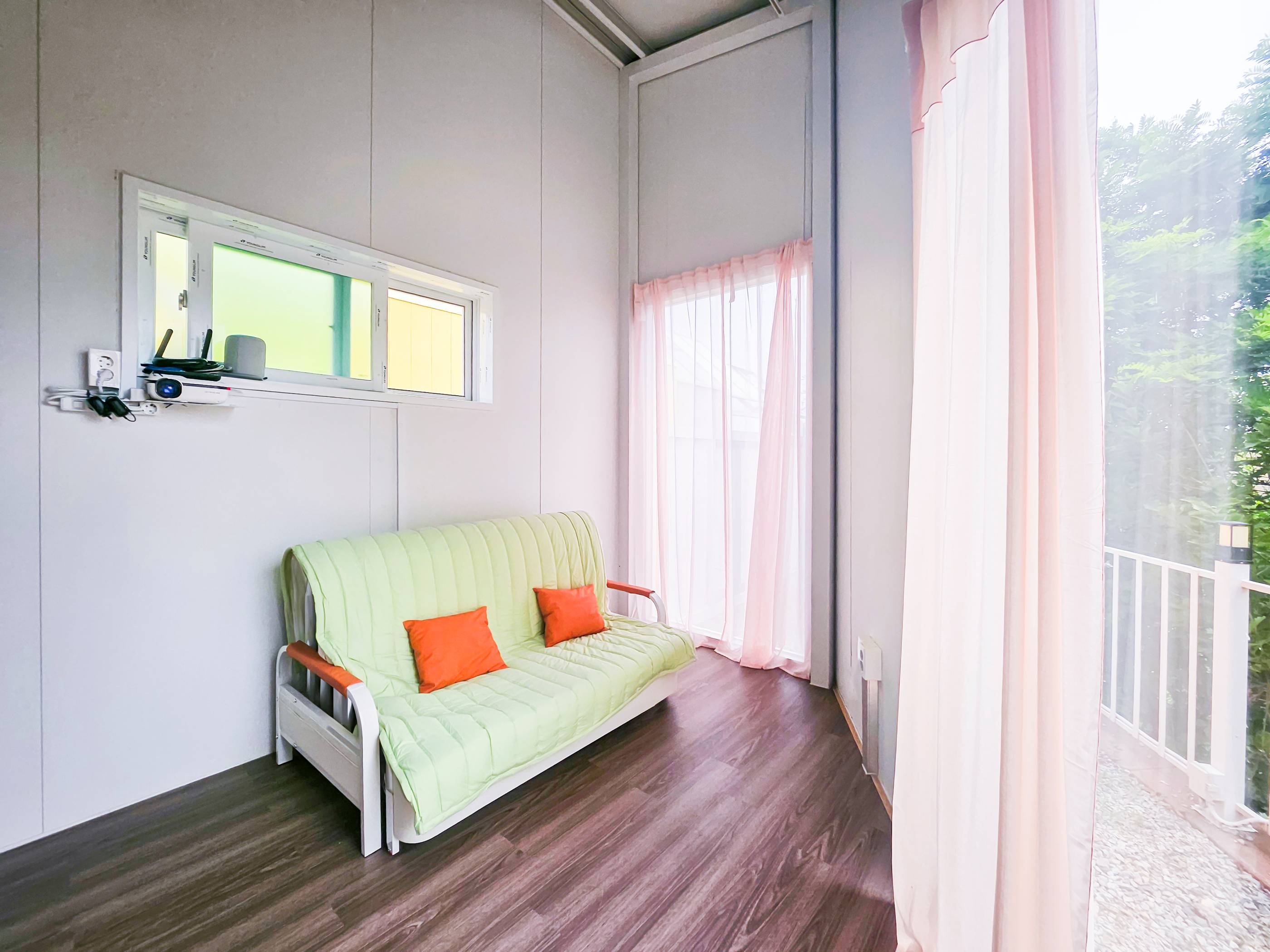 room detail thumbnail 2