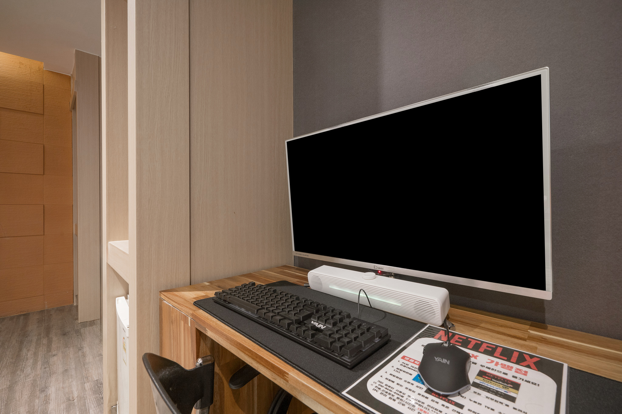 room detail thumbnail 2