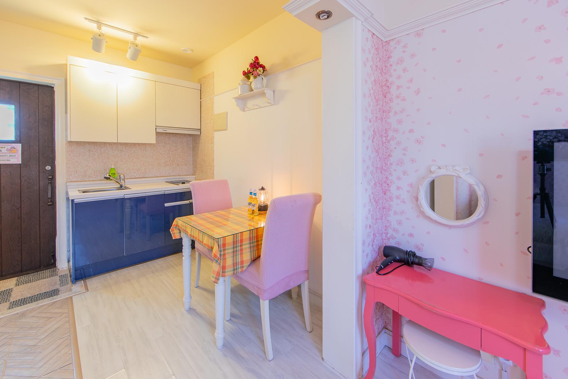 room detail thumbnail 2