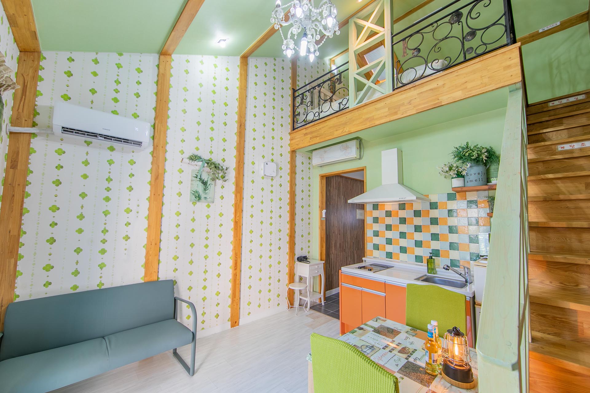 room detail thumbnail 2