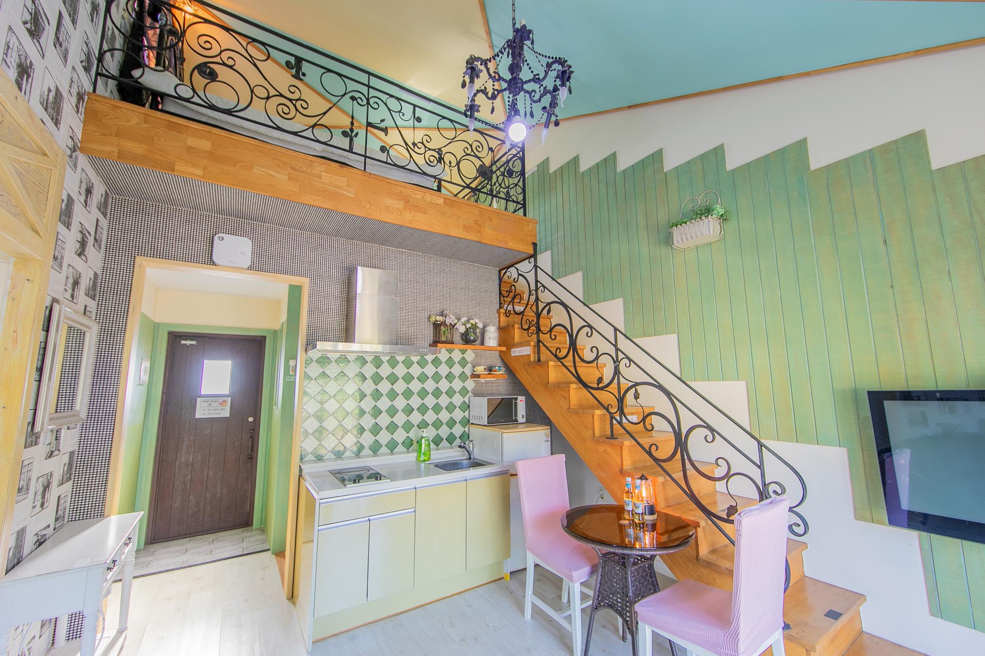 room detail thumbnail 1