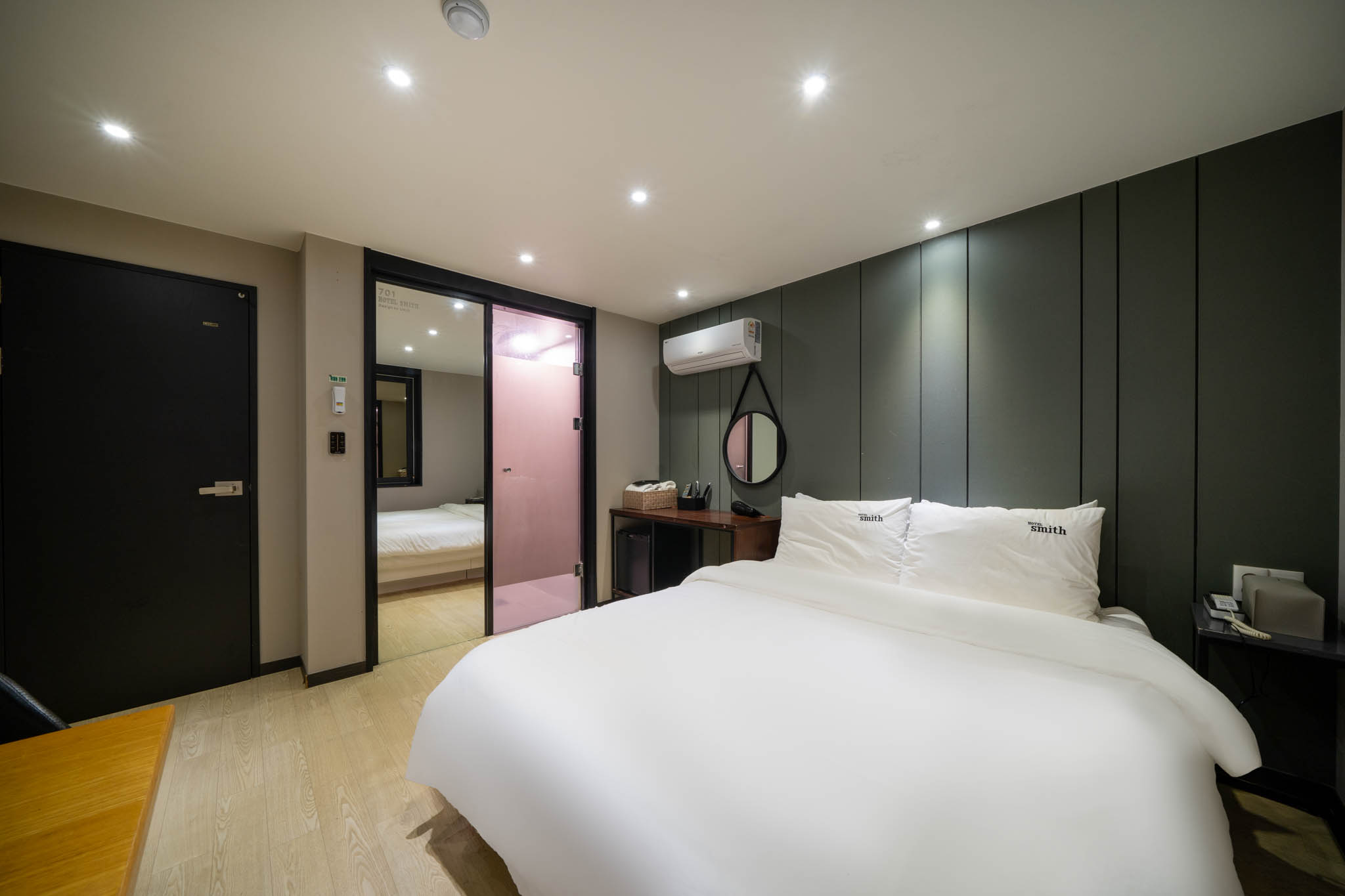 room detail thumbnail 2