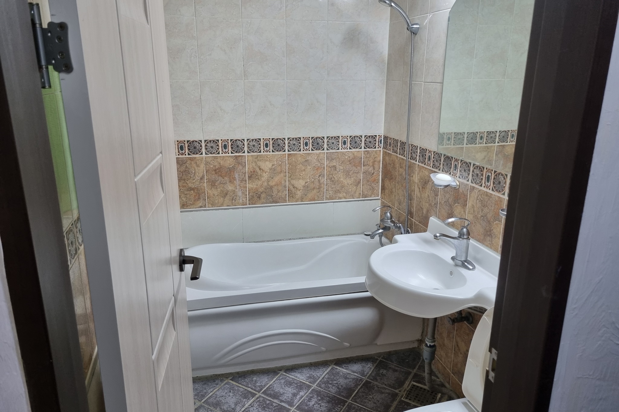 room detail thumbnail 2