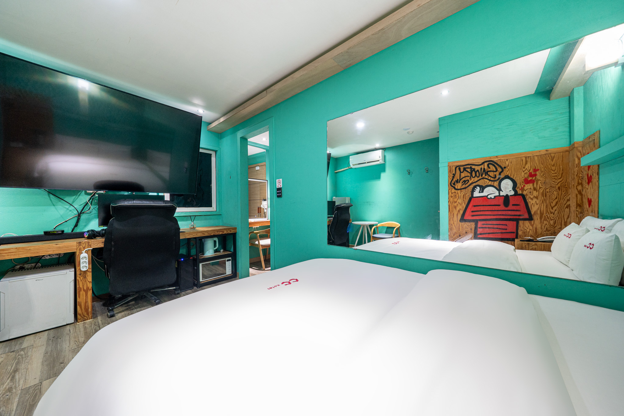 room detail thumbnail 2