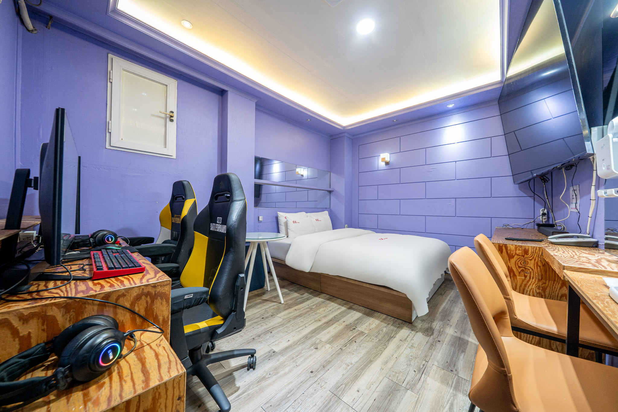 room detail thumbnail 1