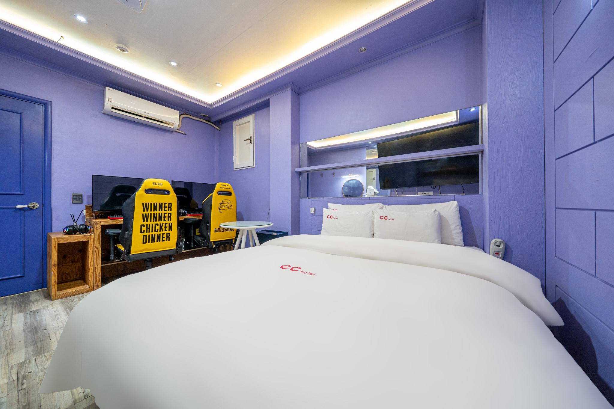 room detail thumbnail 2