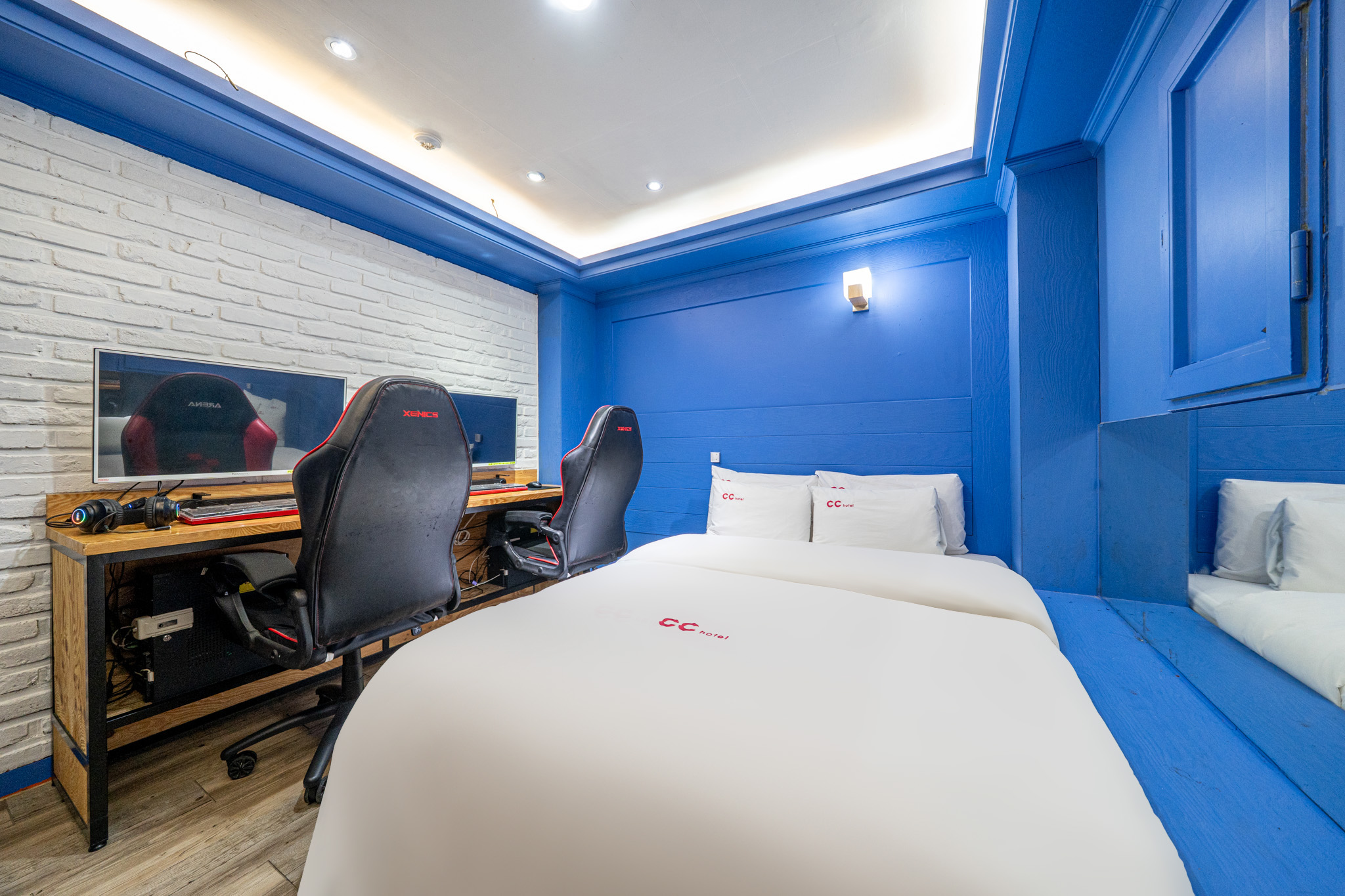 room detail thumbnail 1
