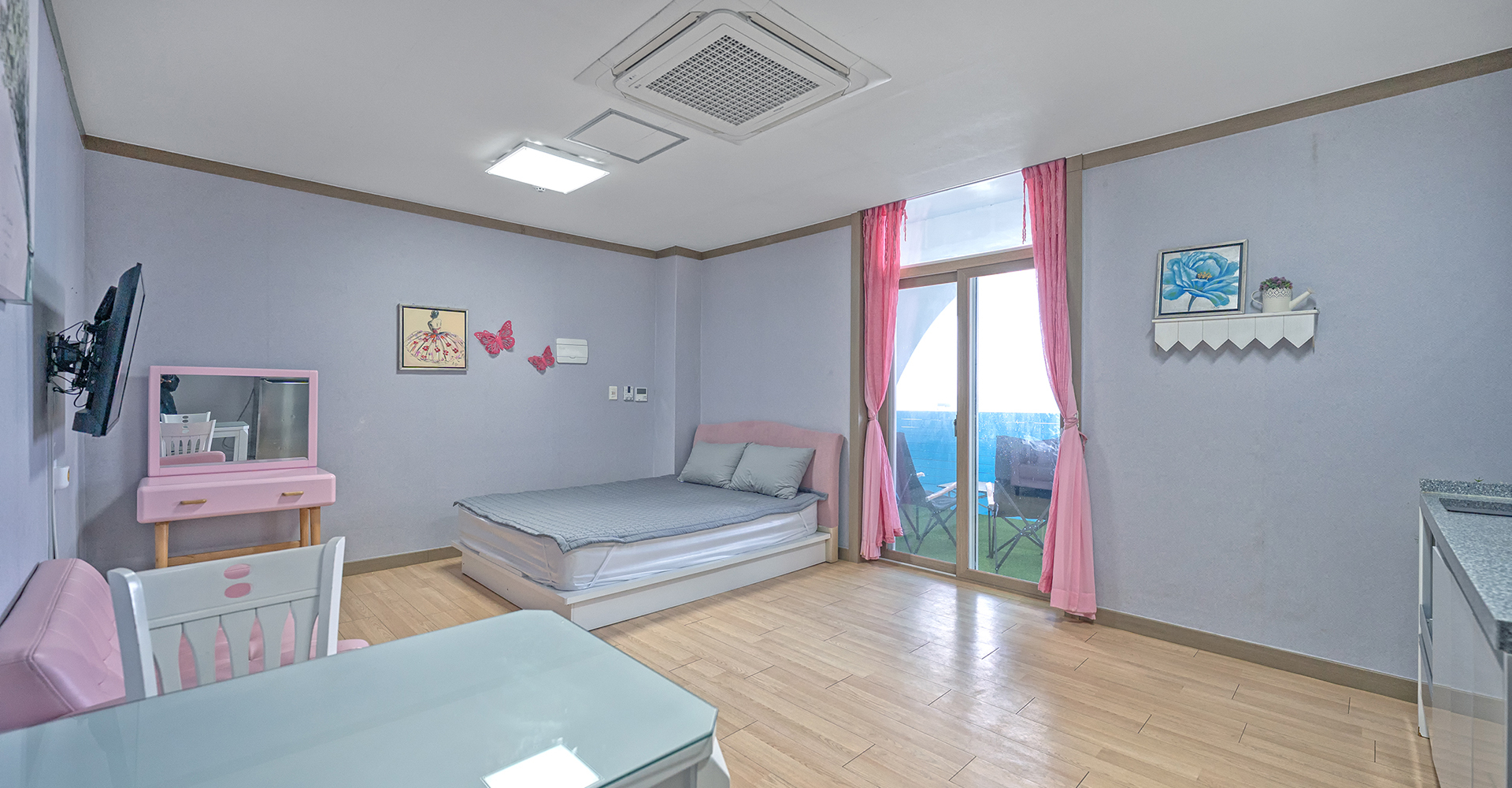 room detail thumbnail 1