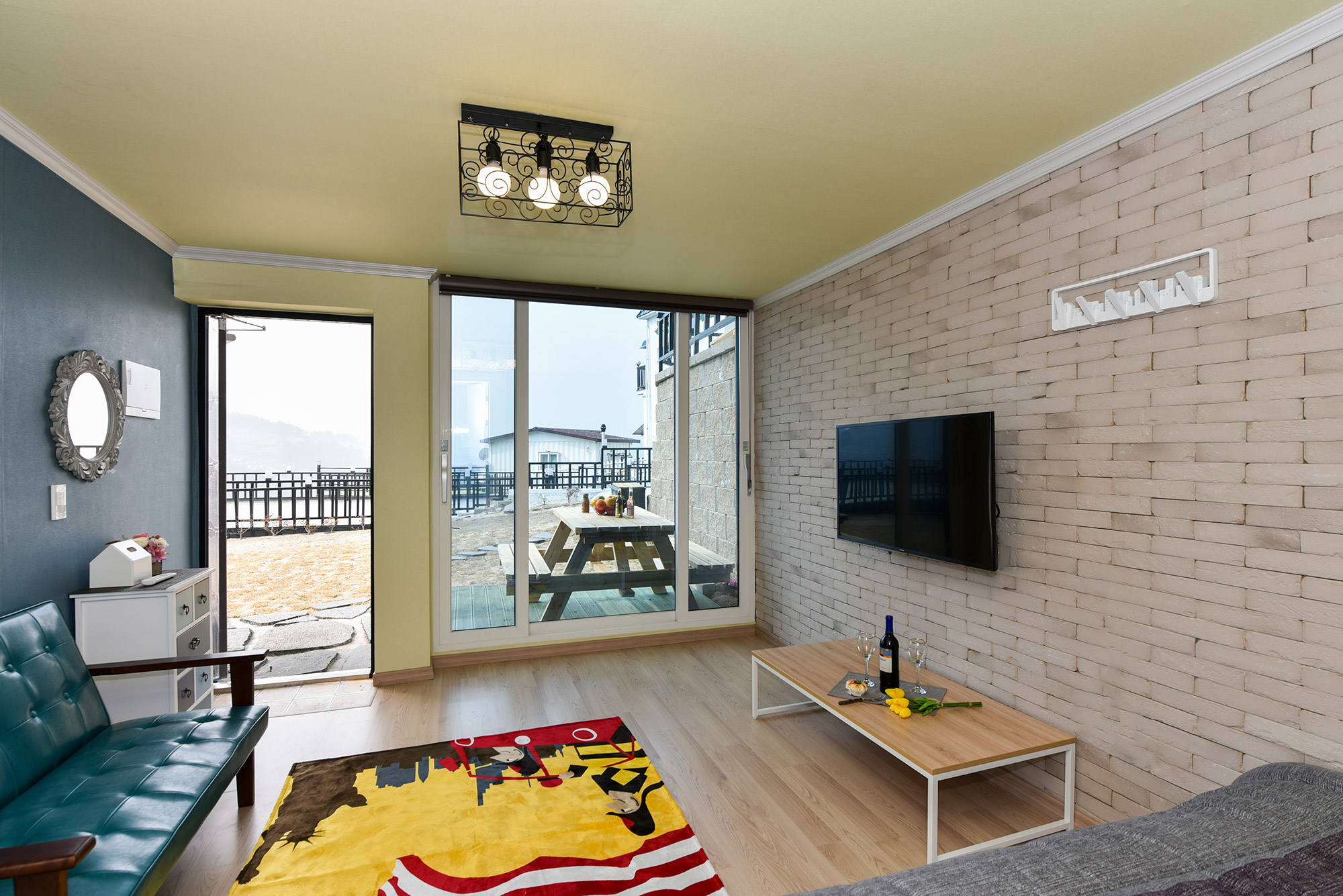 room detail thumbnail 1