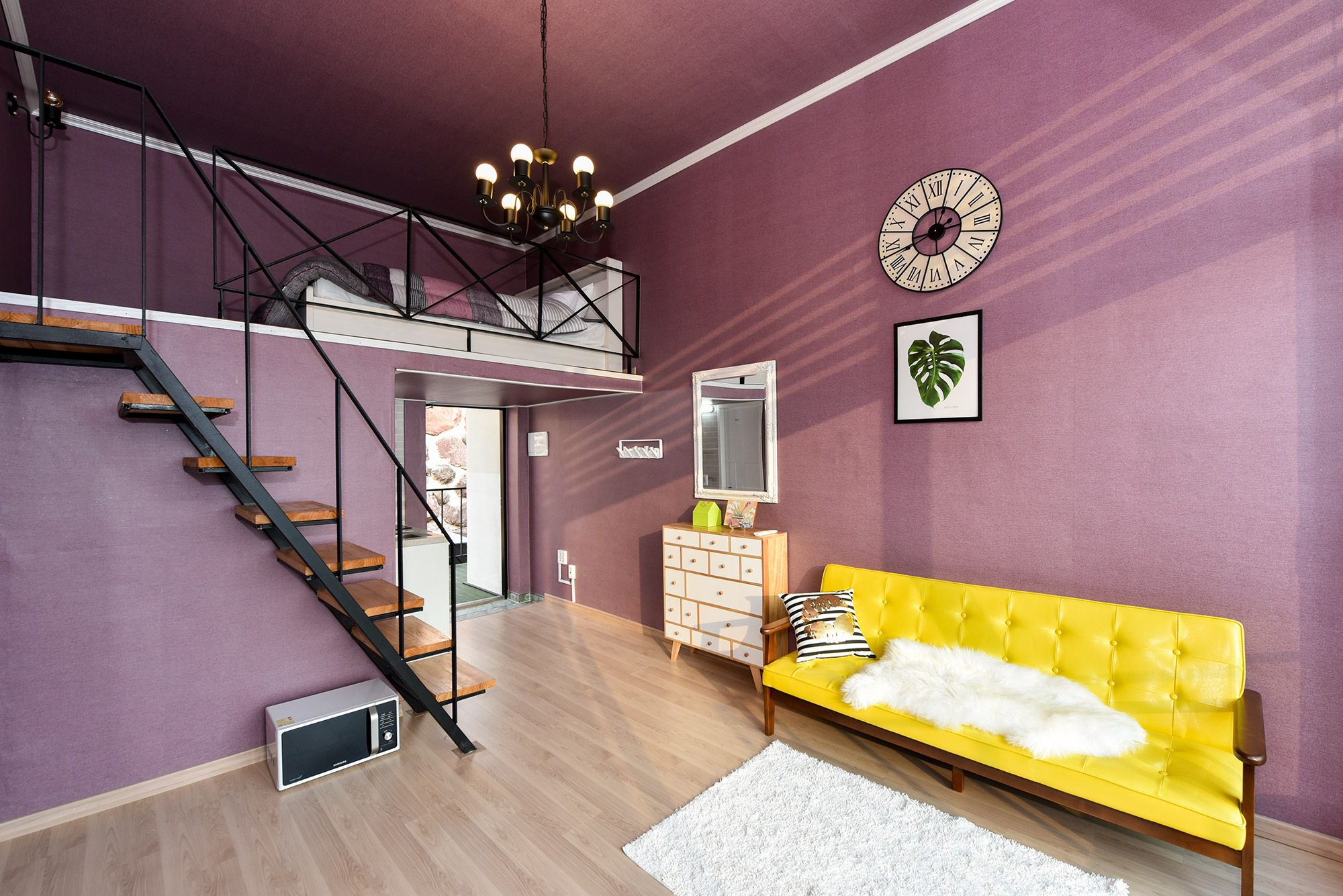 room detail thumbnail 2