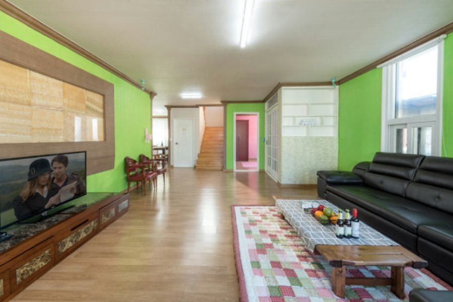 room detail thumbnail 0