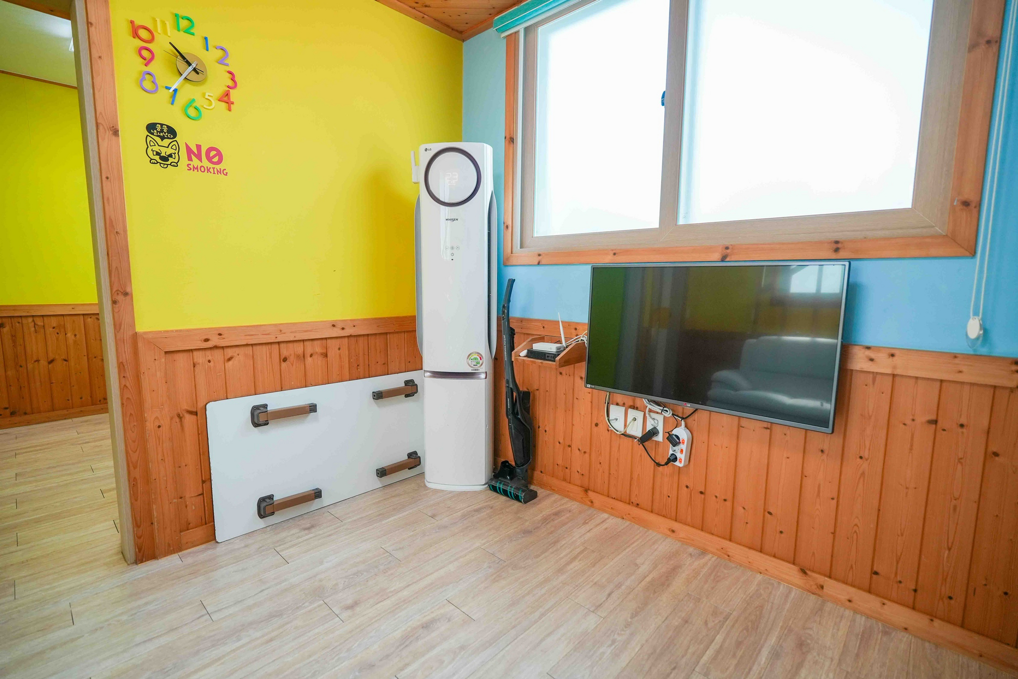 room detail thumbnail 1