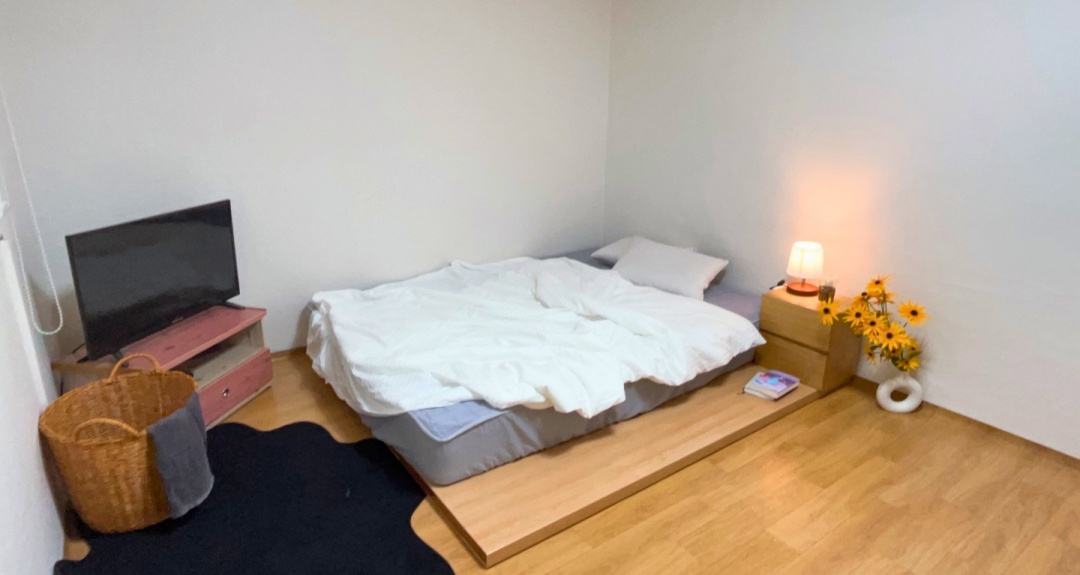 room detail thumbnail 1