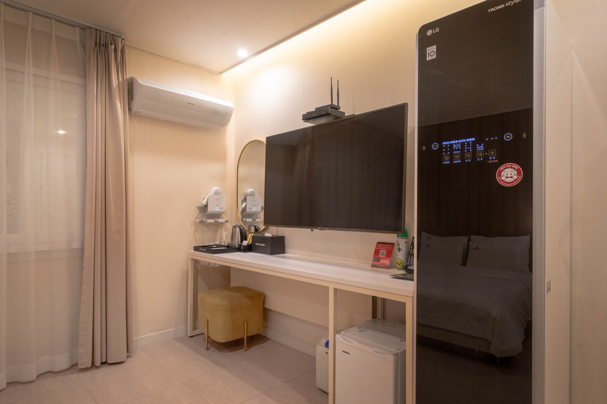 room detail thumbnail 2