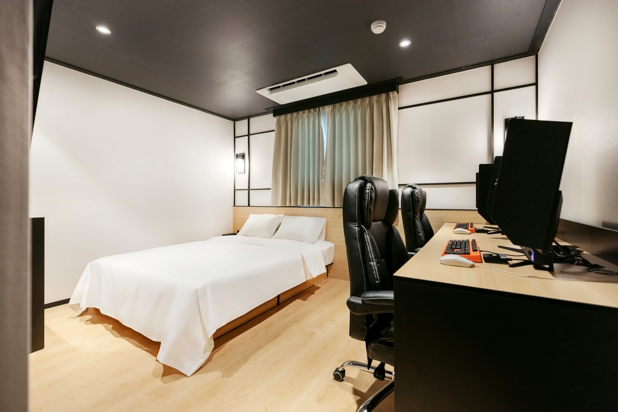 room detail thumbnail 1