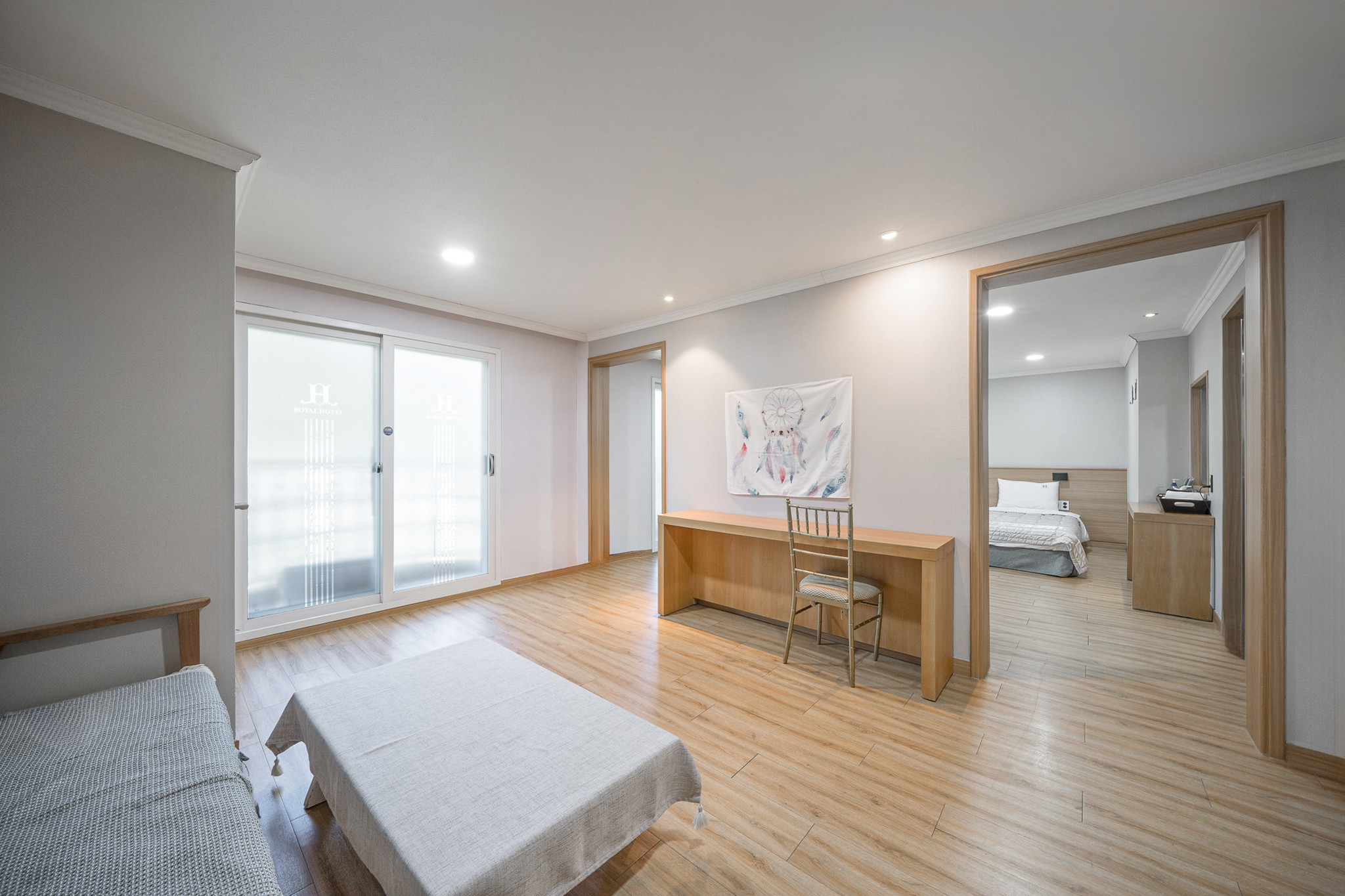 room detail thumbnail 1