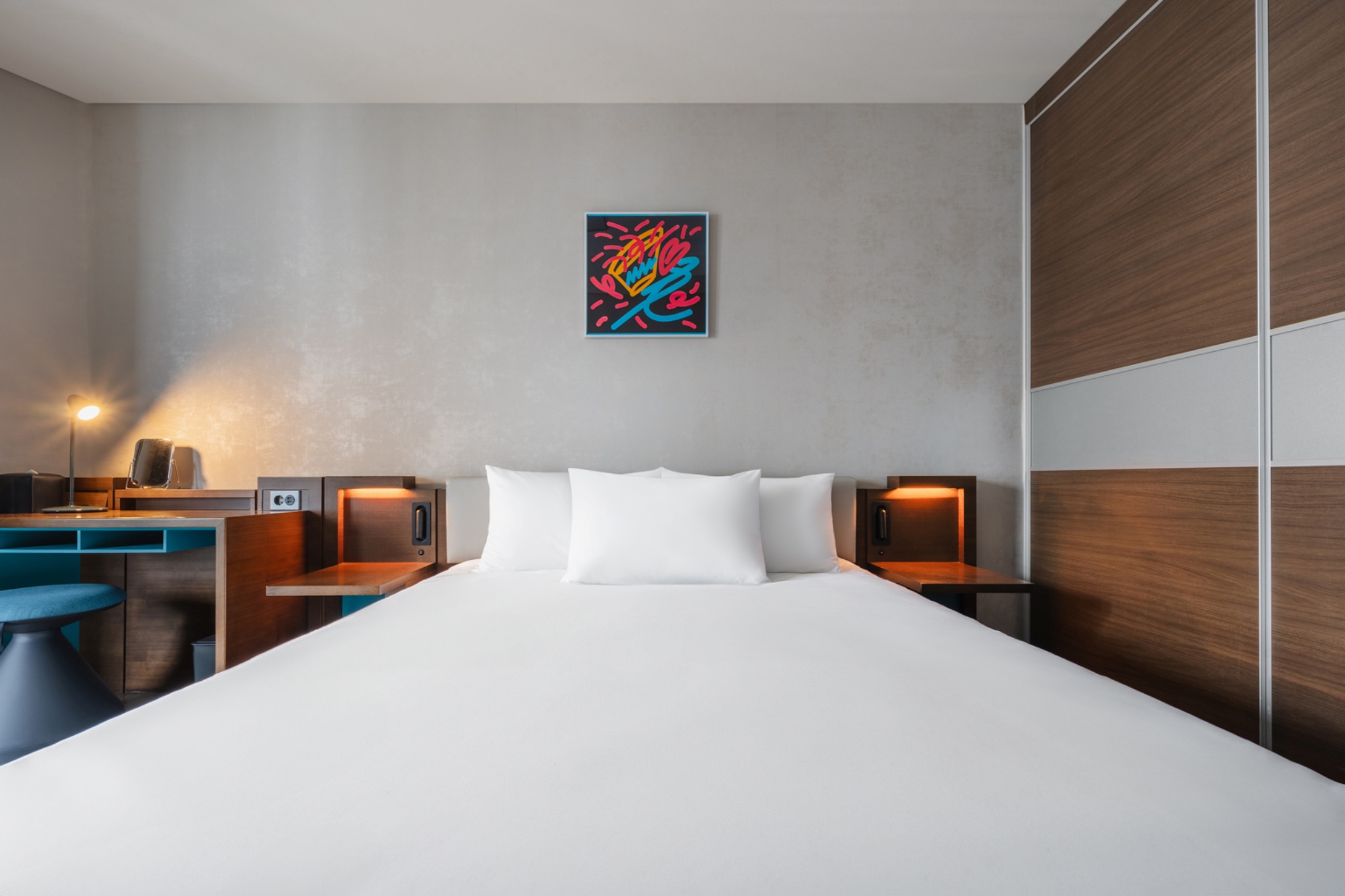 room detail thumbnail 2