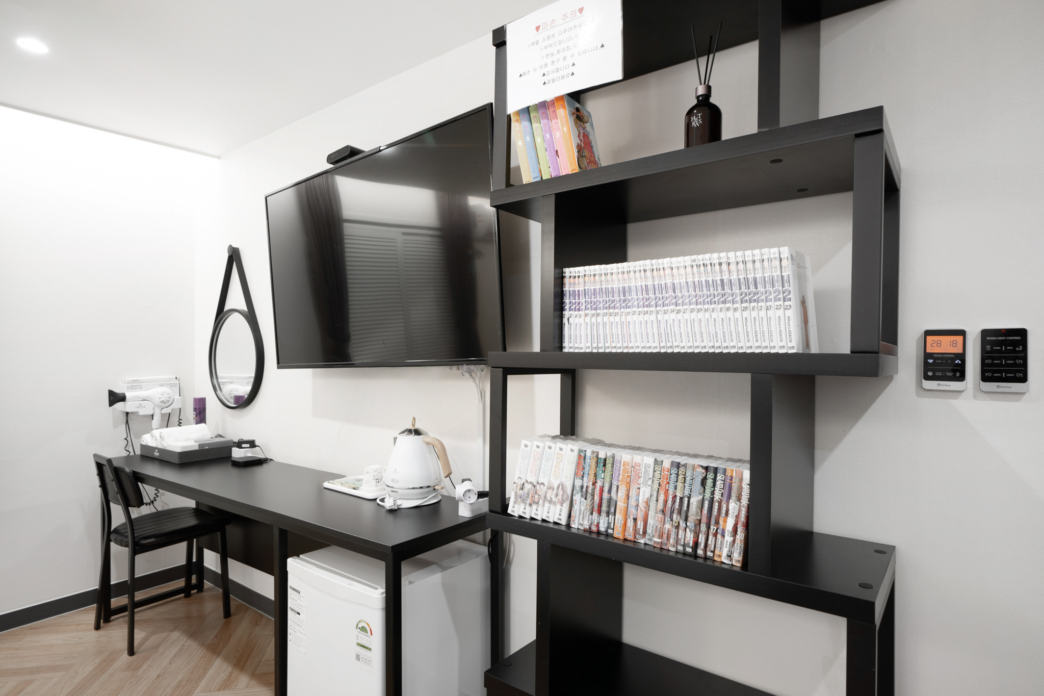 room detail thumbnail 2