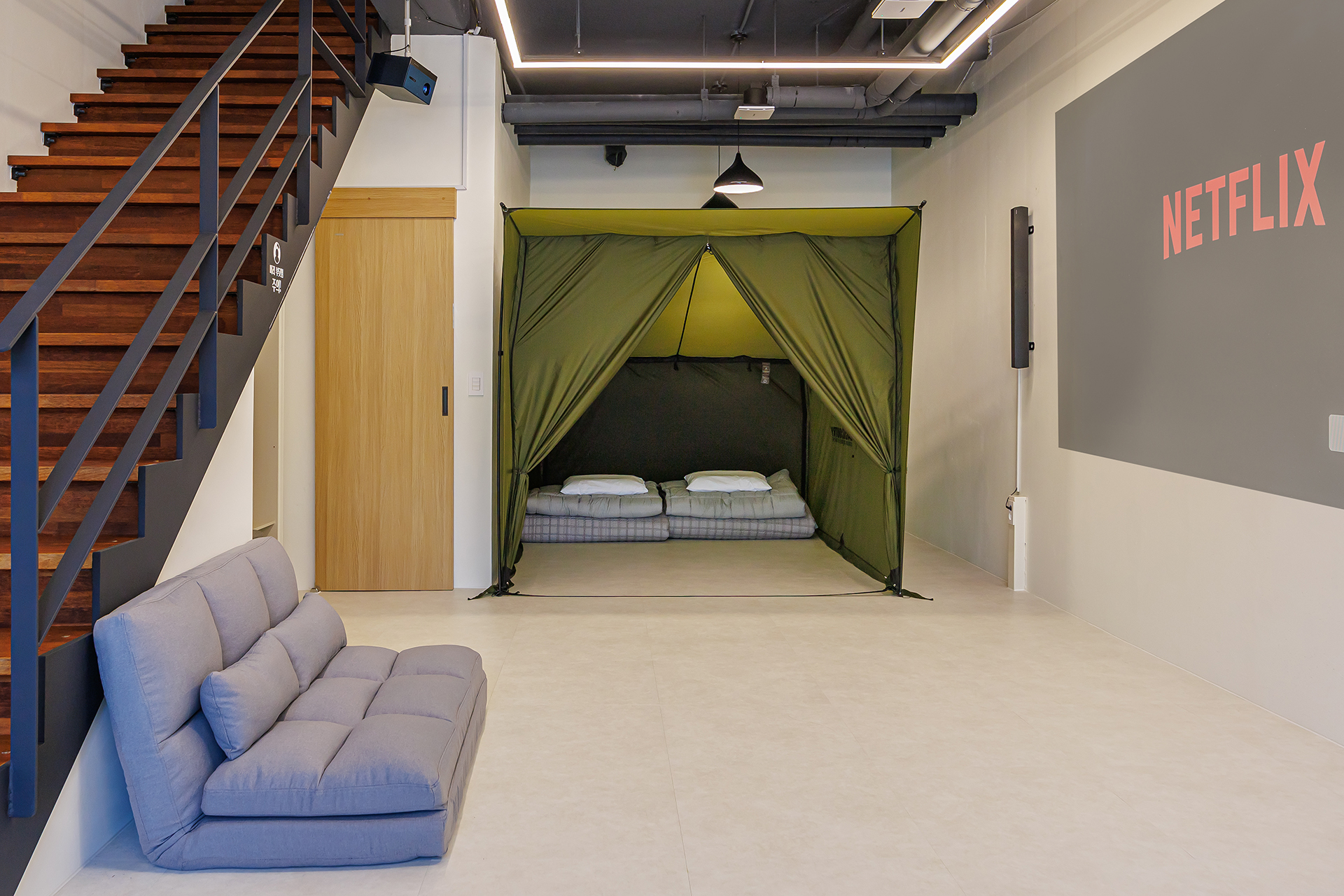 room detail thumbnail 2