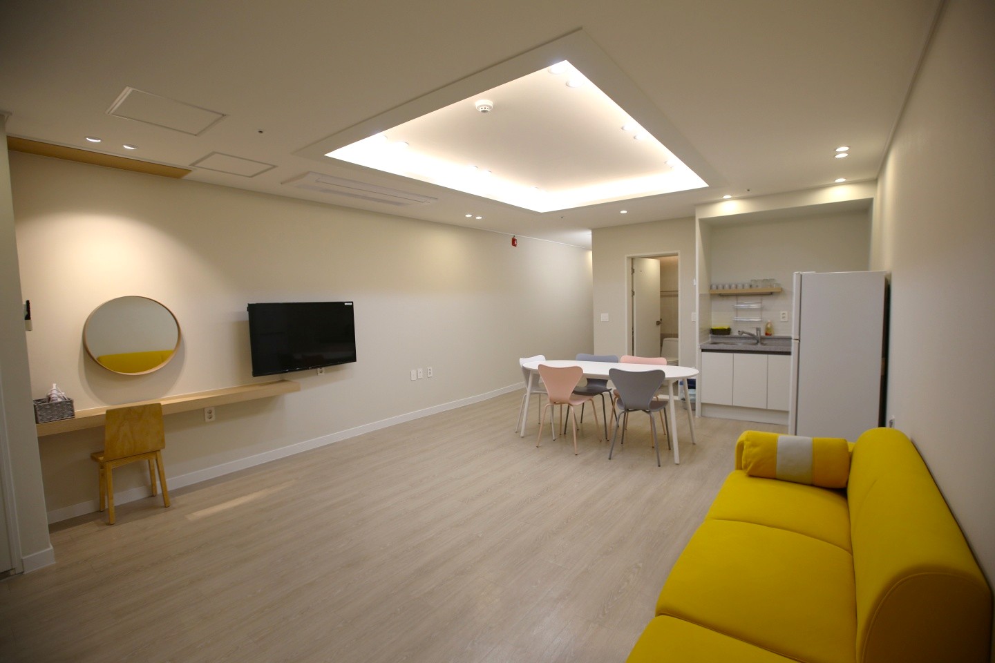 room detail thumbnail 0