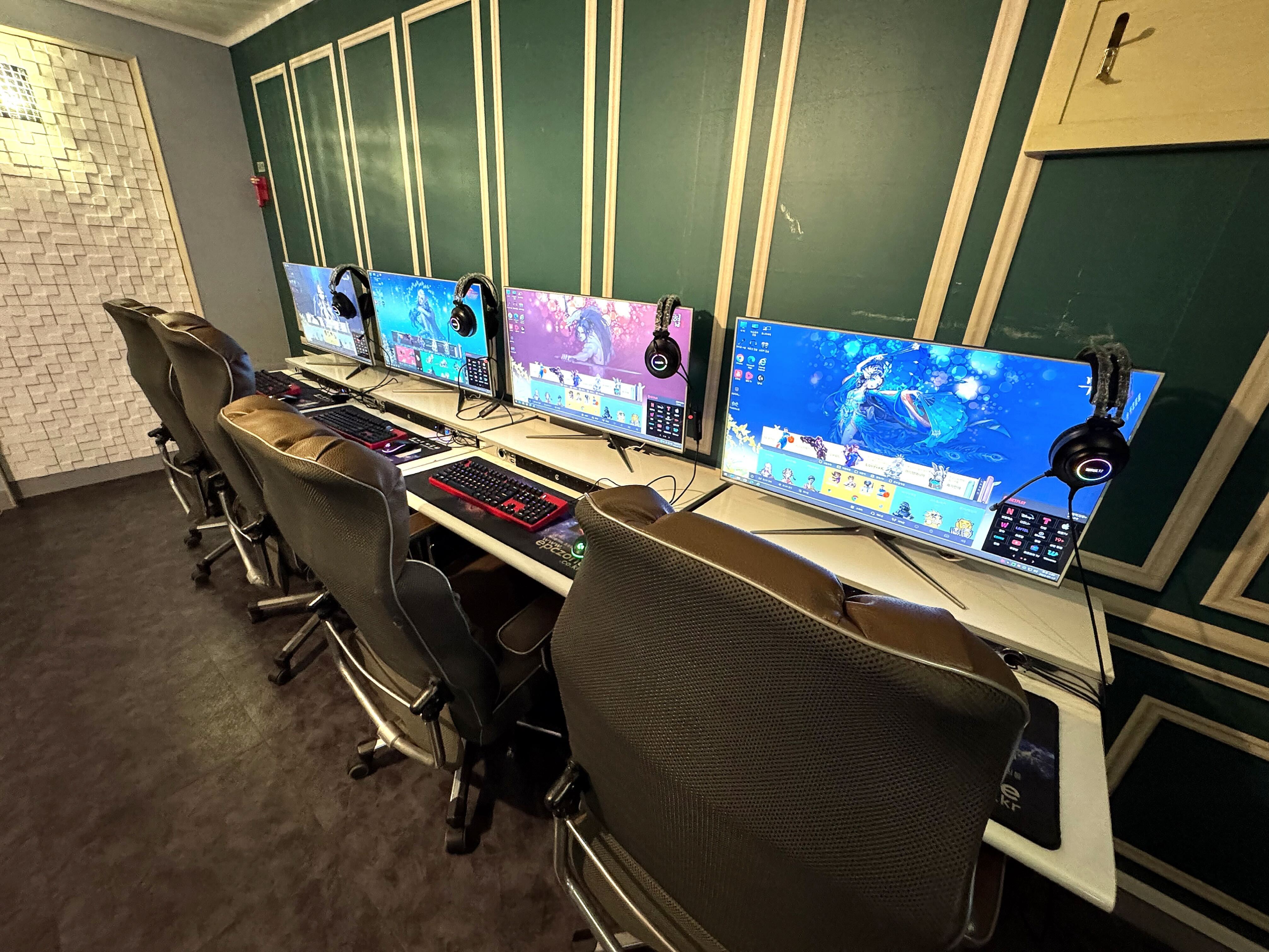 room detail thumbnail 1