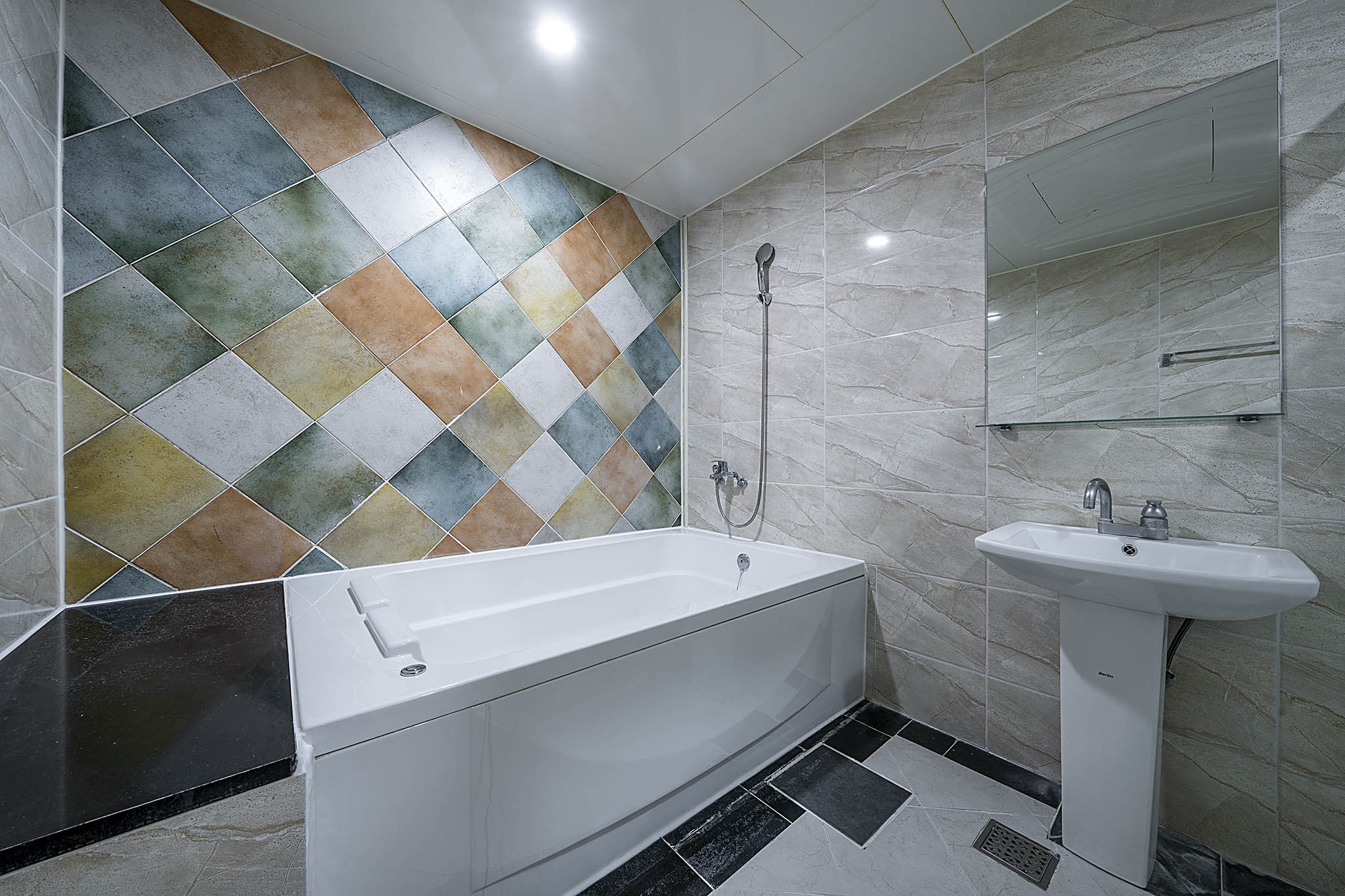 room detail thumbnail 1