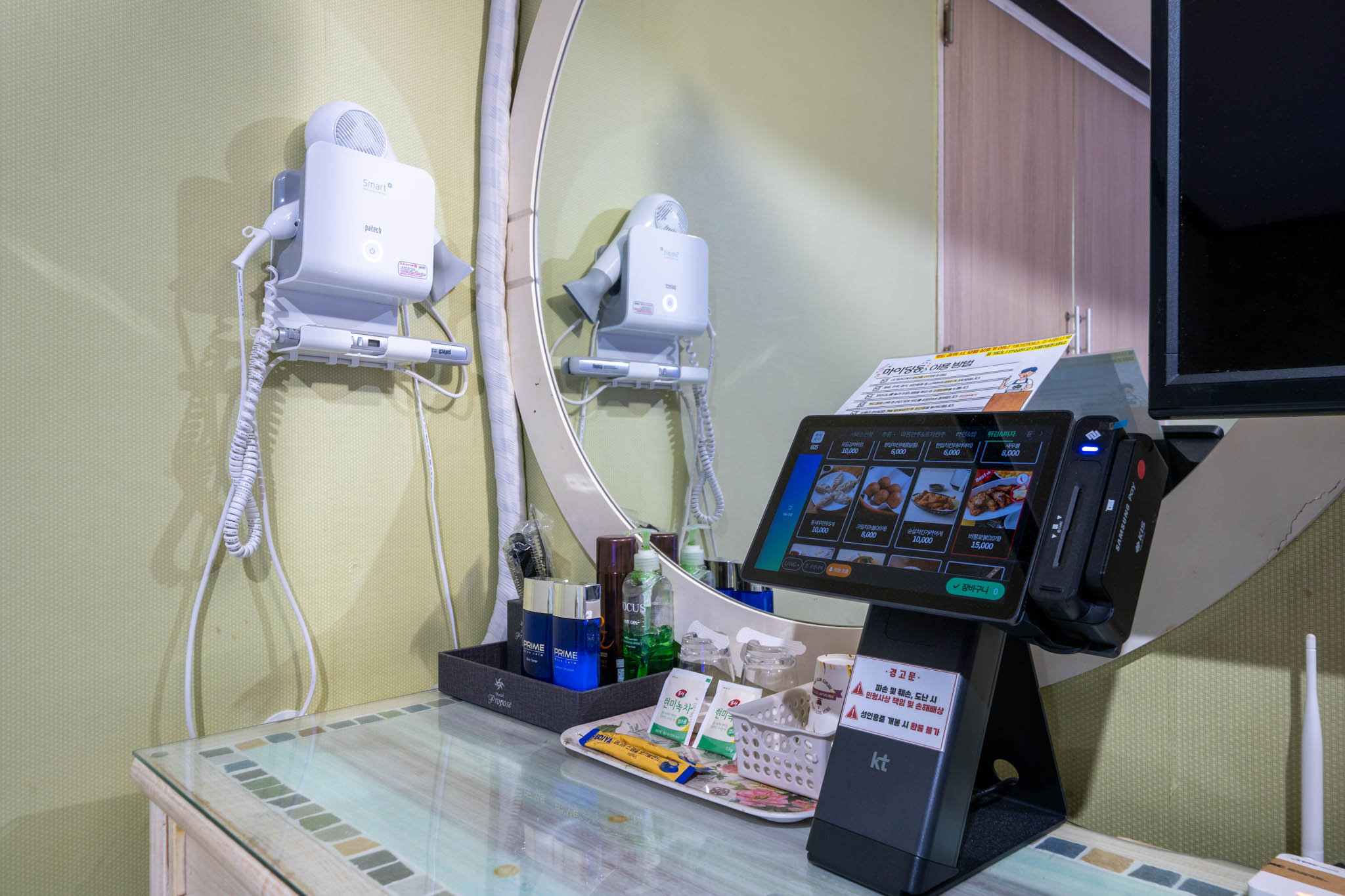 room detail thumbnail 1