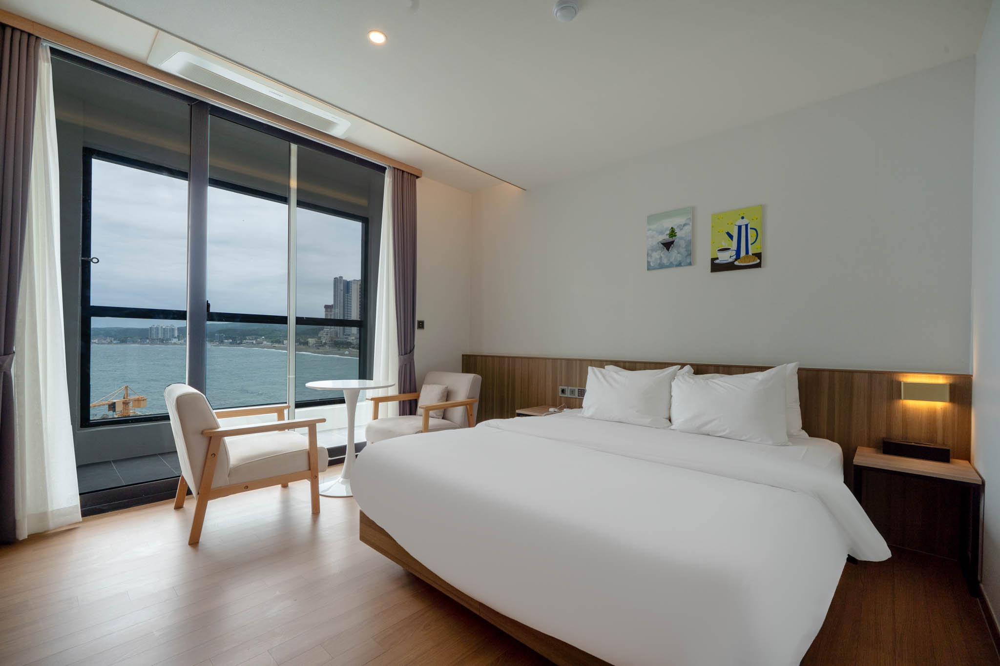 디럭스 에메랄드 오션뷰(에어드레서+넷플릭스(개인계정))