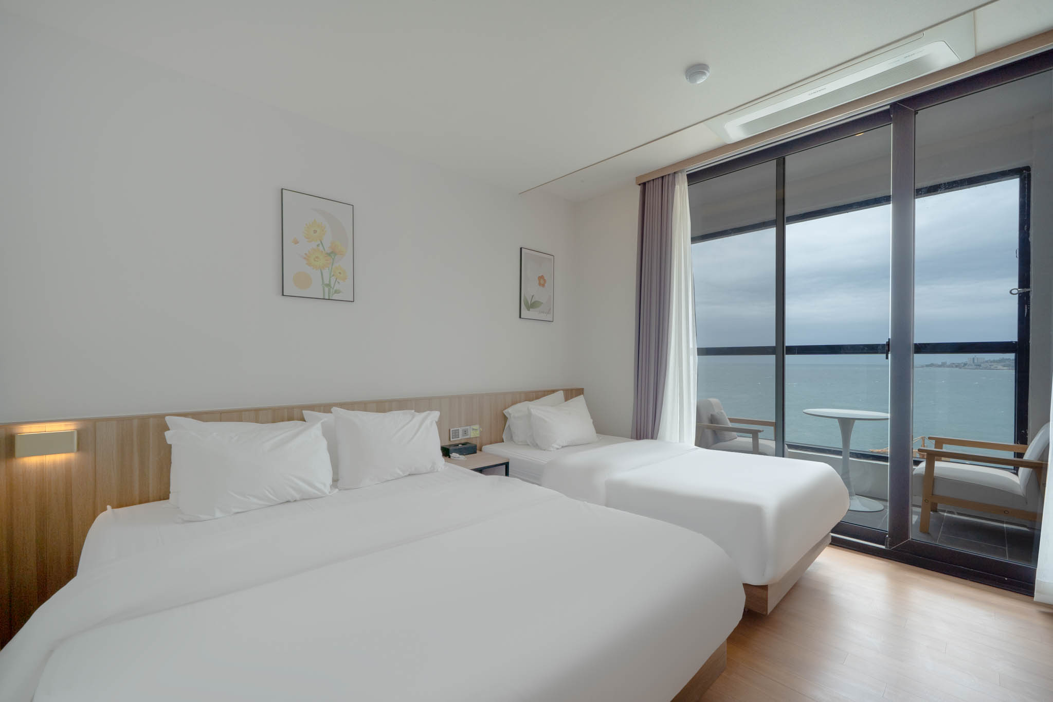 디럭스 트윈 에메랄드 오션뷰(싱글+더블,에어드레서, 넷플릭스(개인계정))