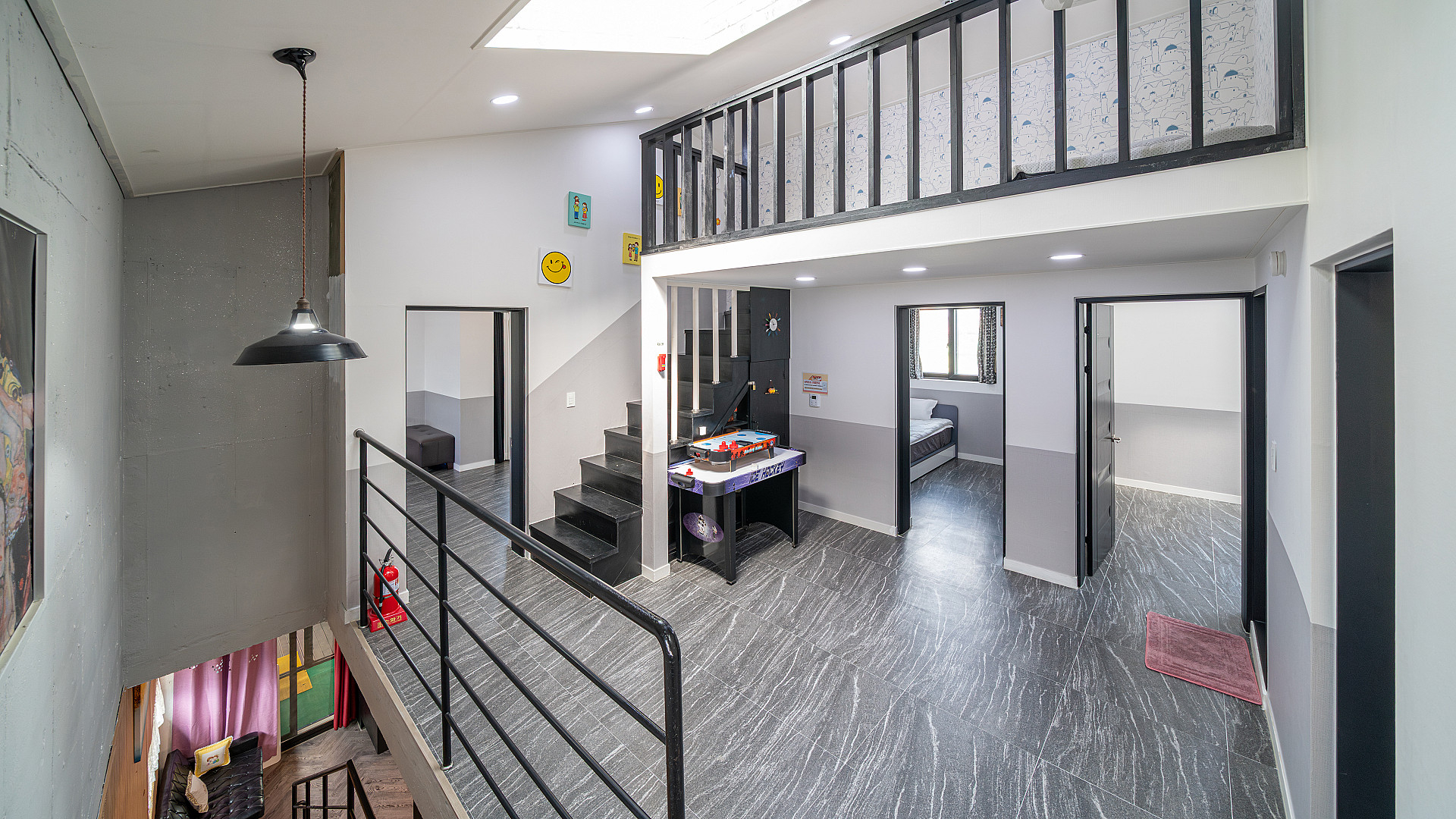 room detail thumbnail 2