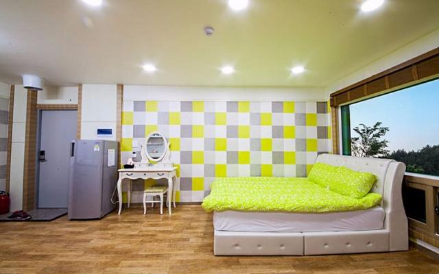 room detail thumbnail 0