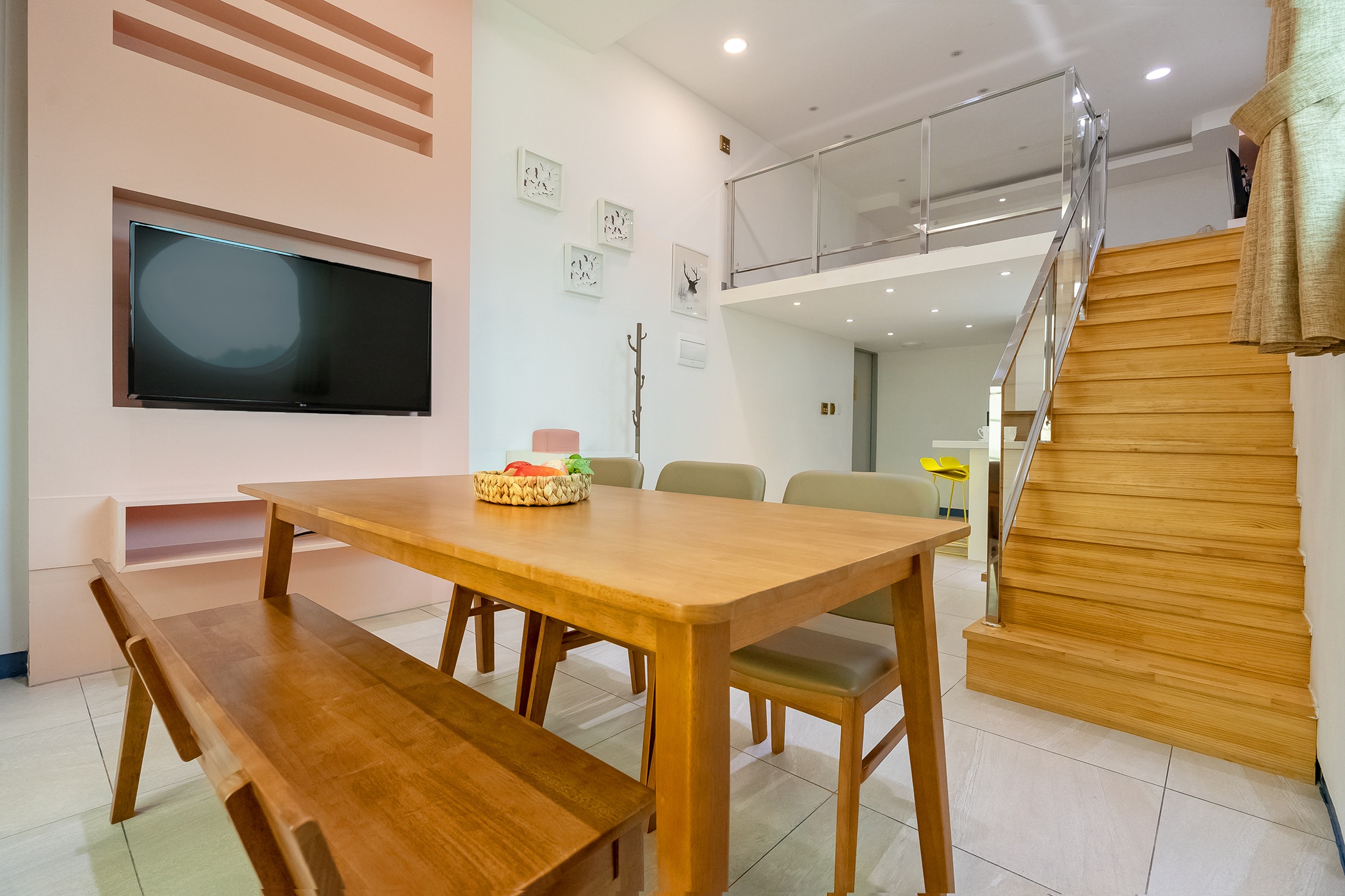 room detail thumbnail 2