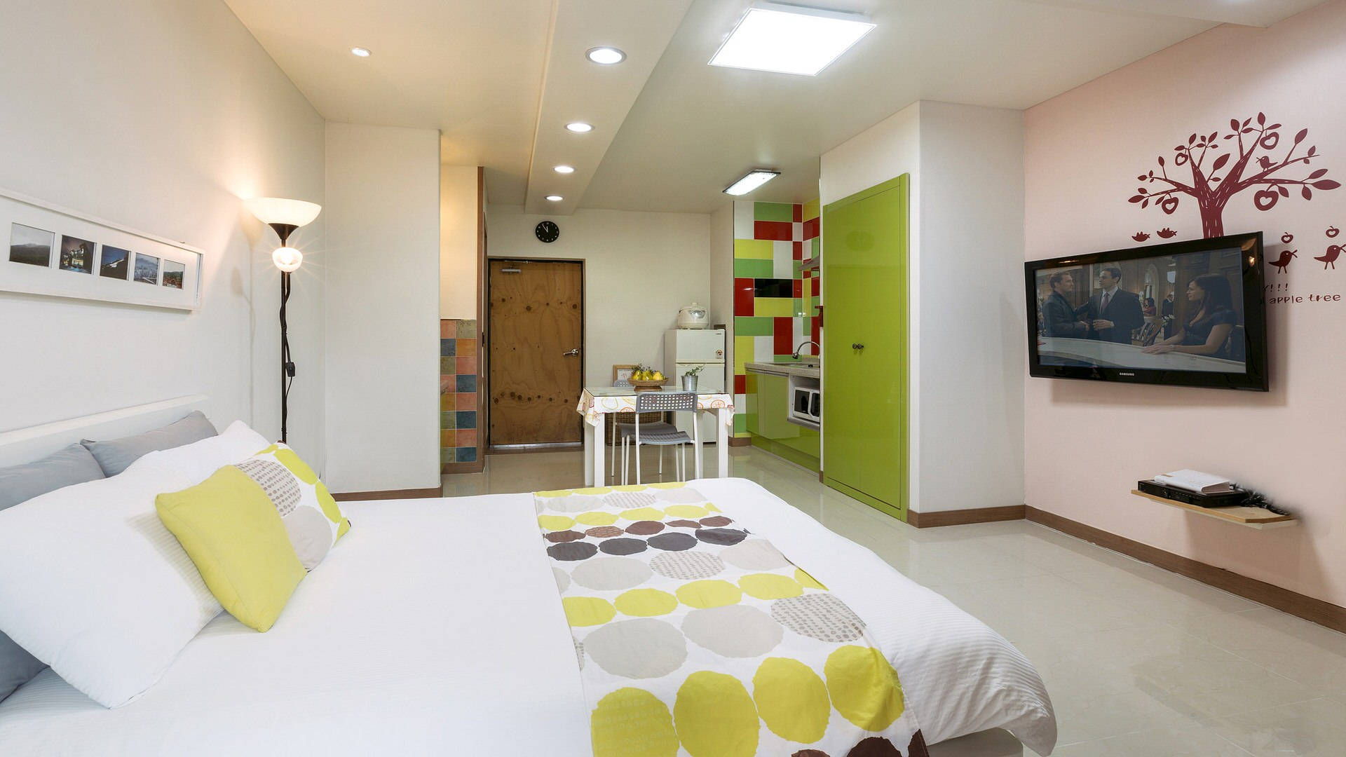 room detail thumbnail 2
