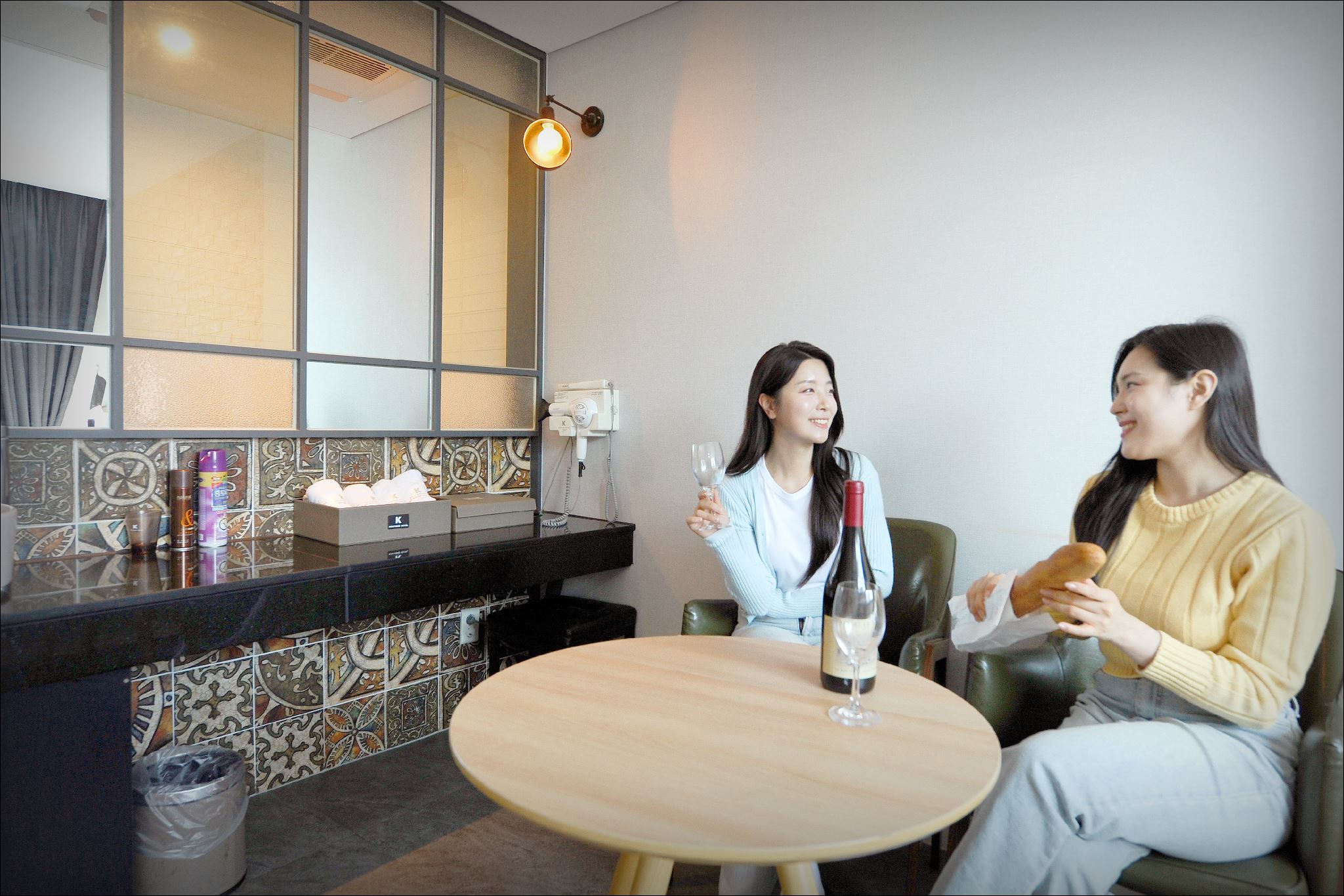 room detail thumbnail 2