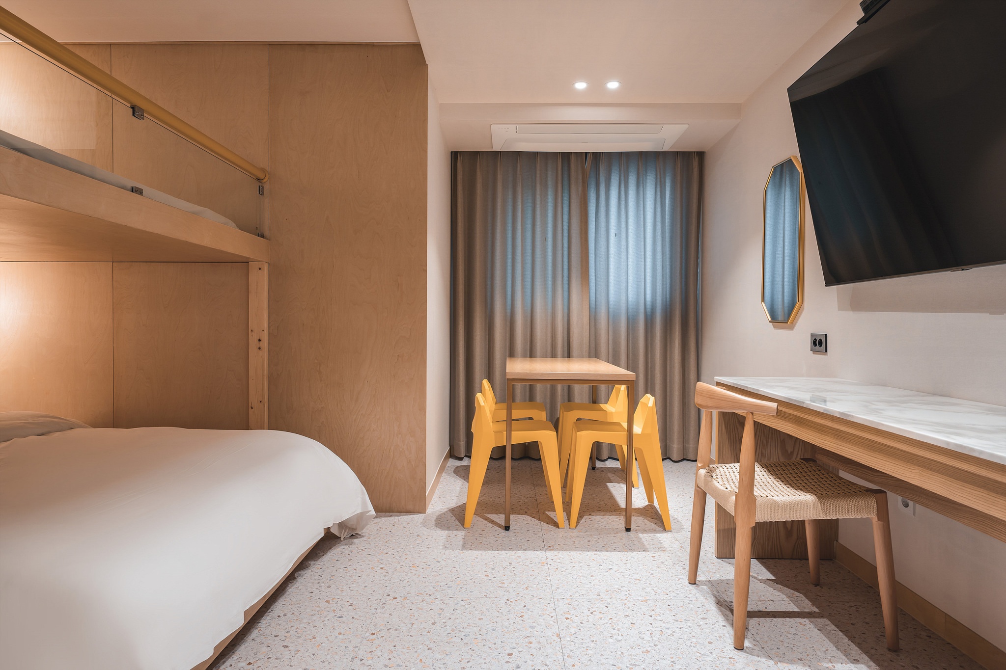 room detail thumbnail 2