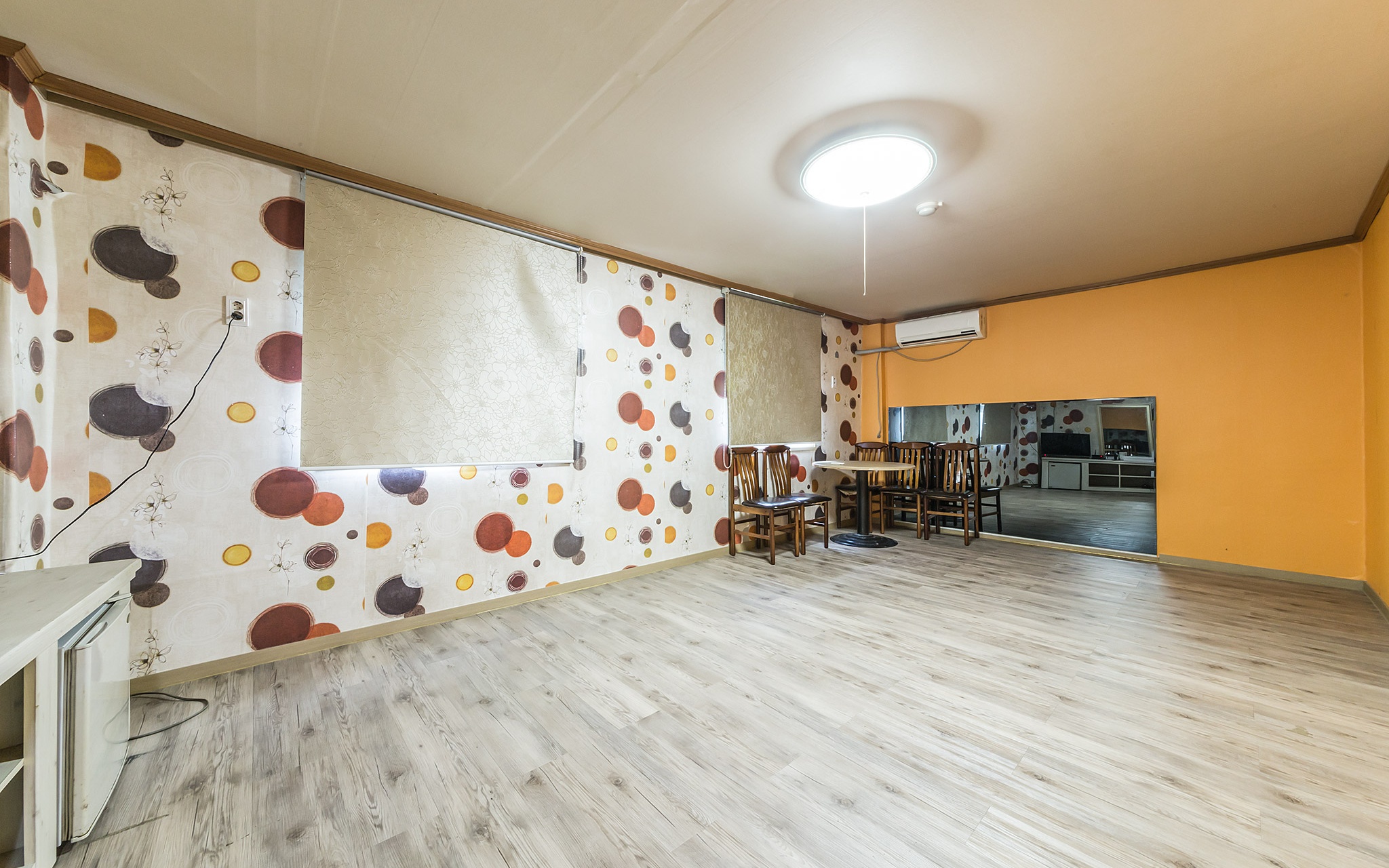 room detail thumbnail 1