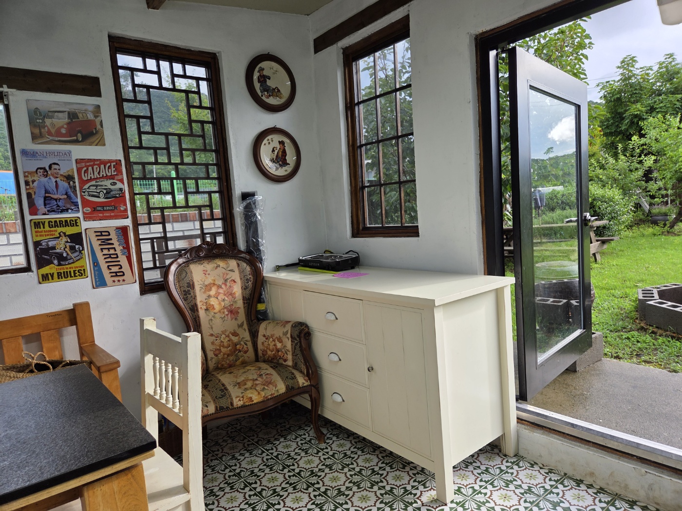 room detail thumbnail 1