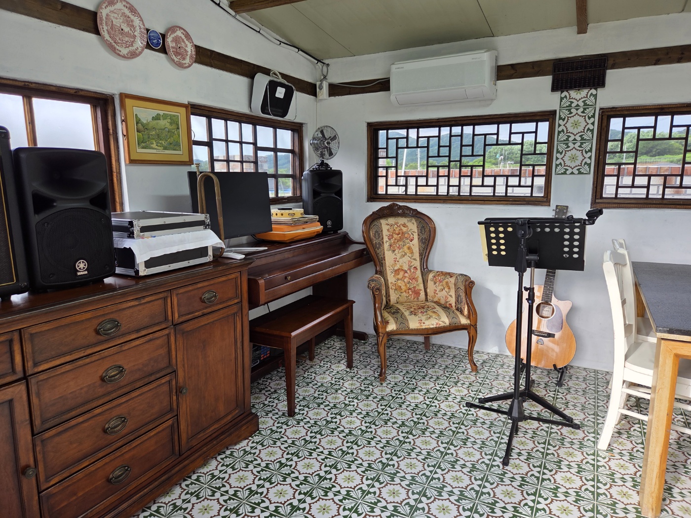 room detail thumbnail 1