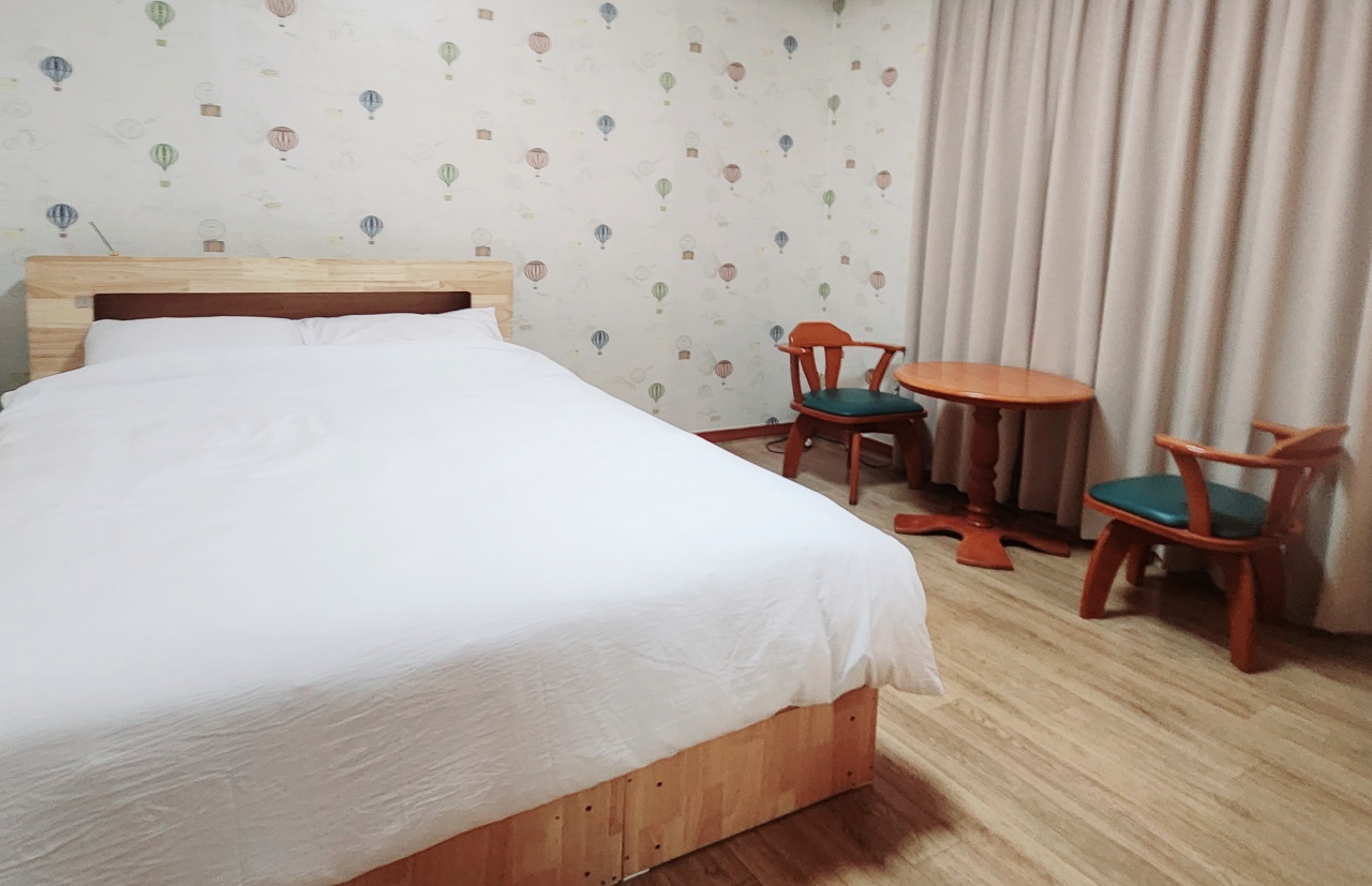 room detail thumbnail 0