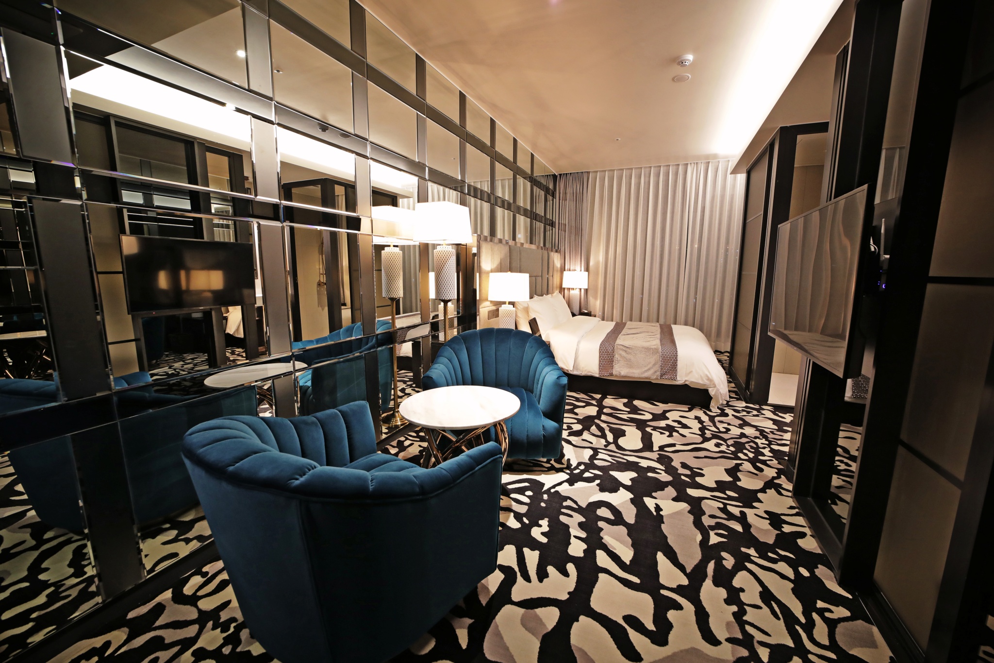 room detail thumbnail 1