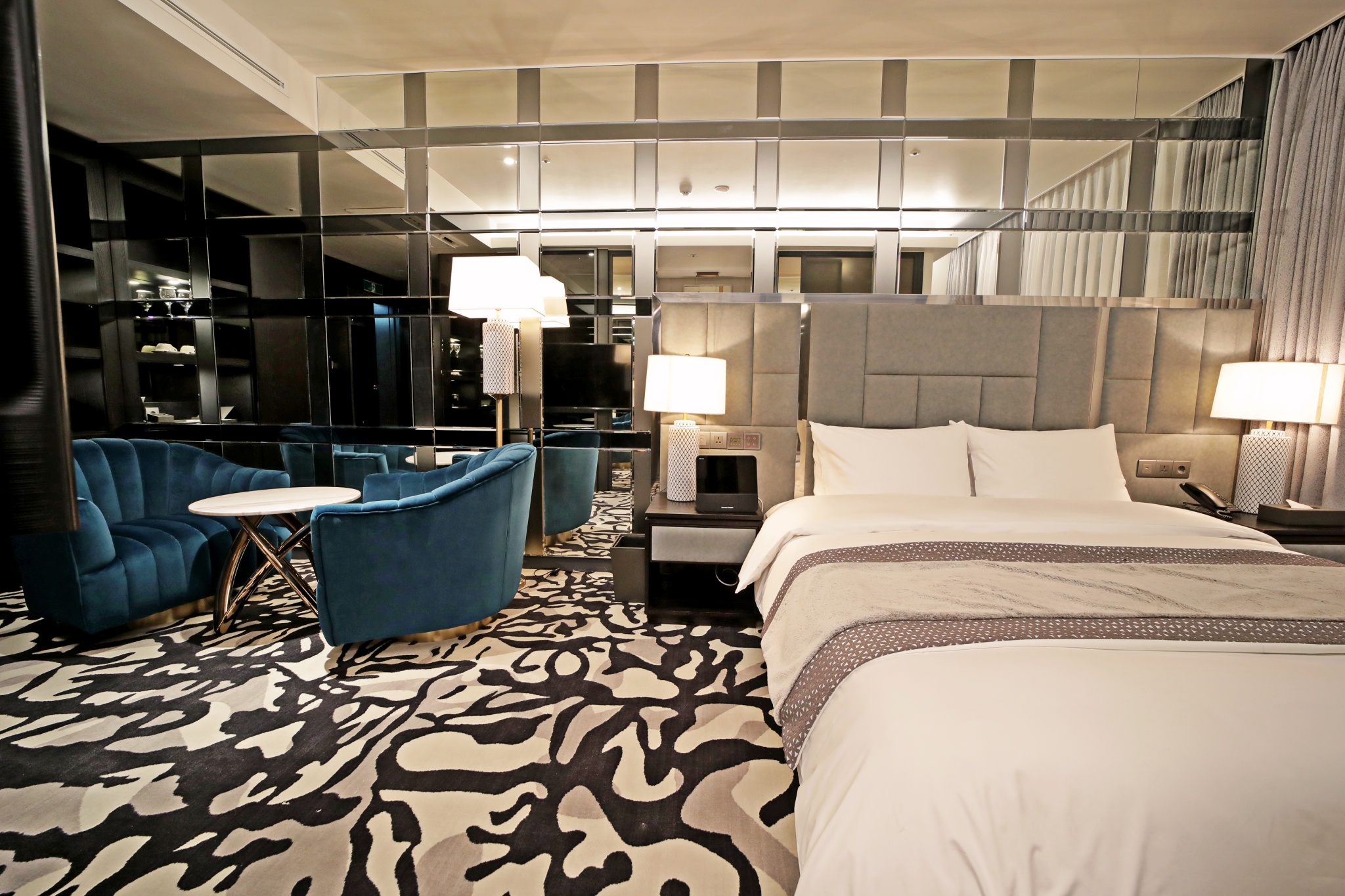 room detail thumbnail 2