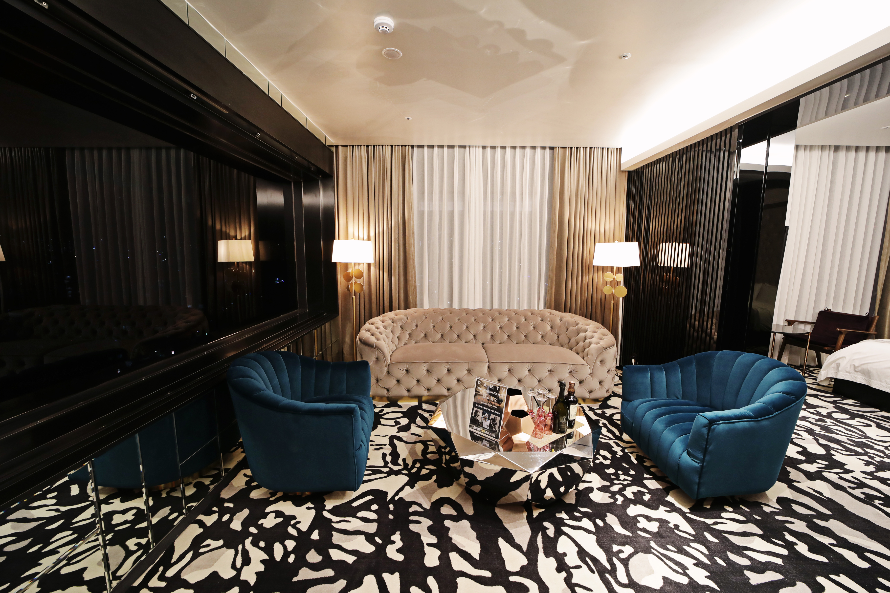 room detail thumbnail 1