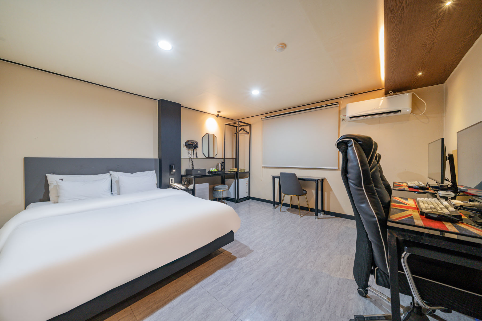 room detail thumbnail 0