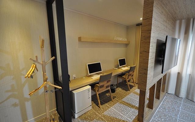 room detail thumbnail 2