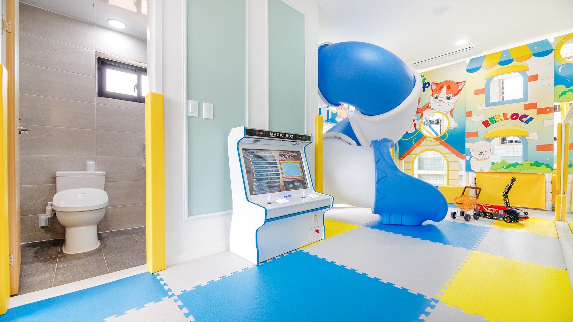 room detail thumbnail 1