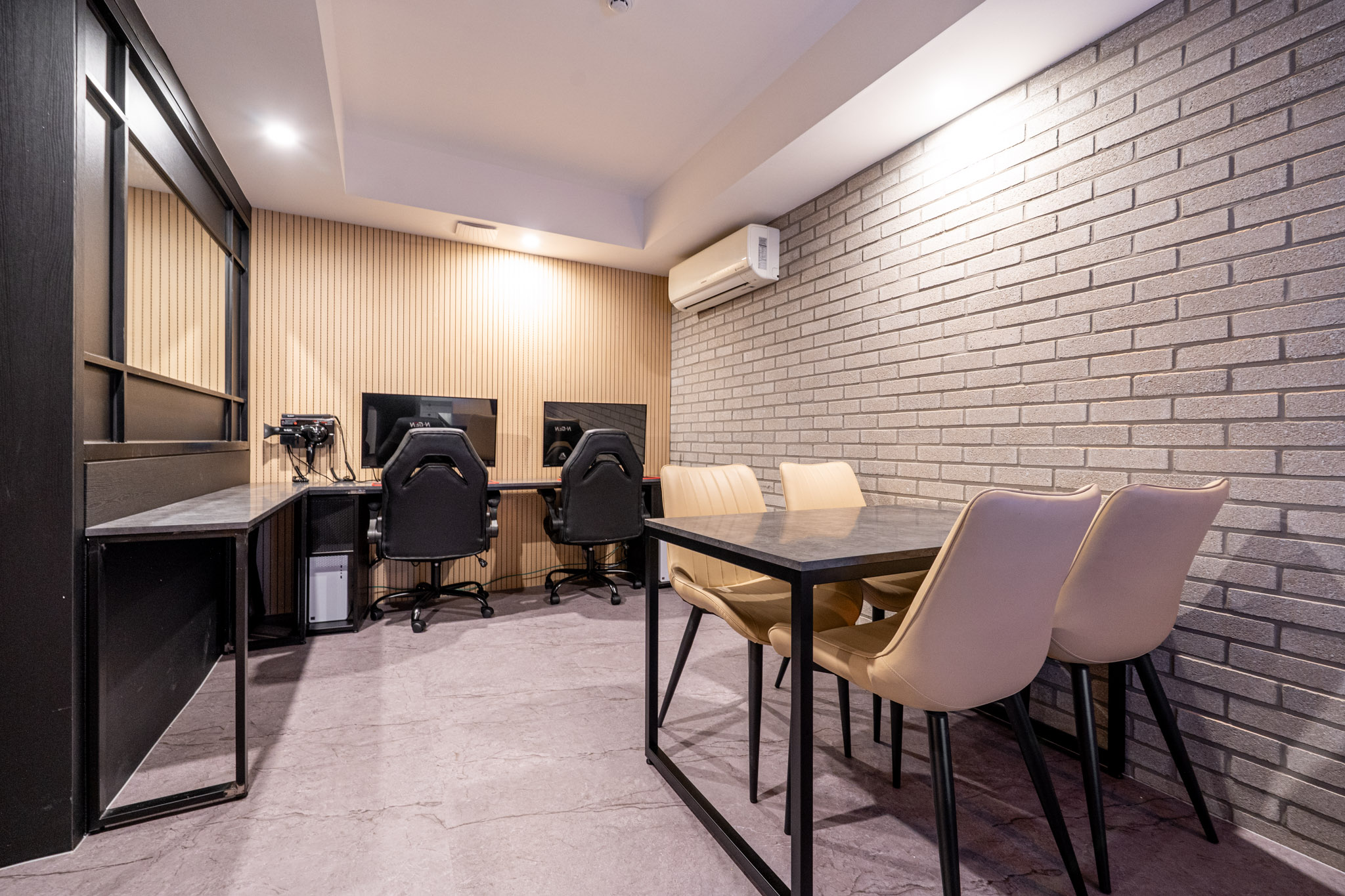 room detail thumbnail 1