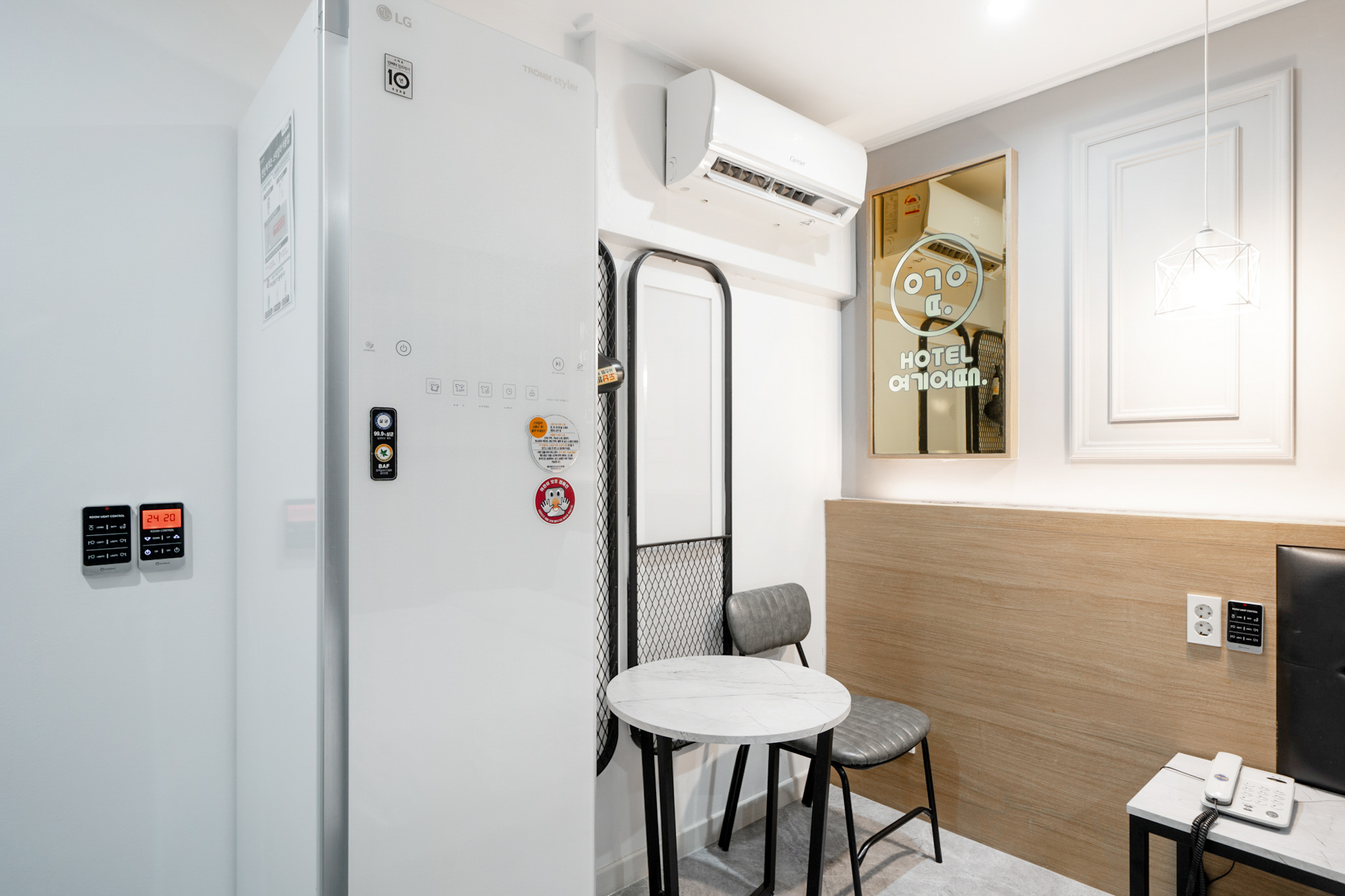 room detail thumbnail 2