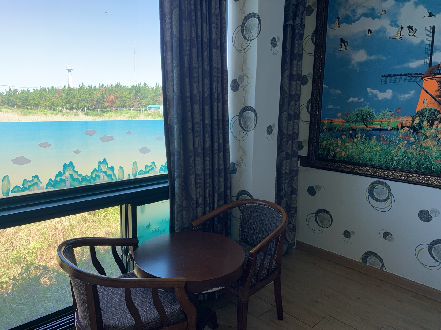 room detail thumbnail 2